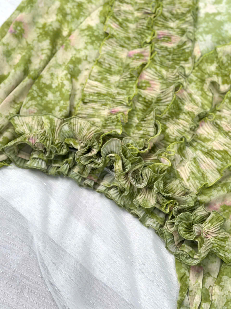 Áo Kiểu Cổ V Viền Bèo Nhún_thumbnail_2