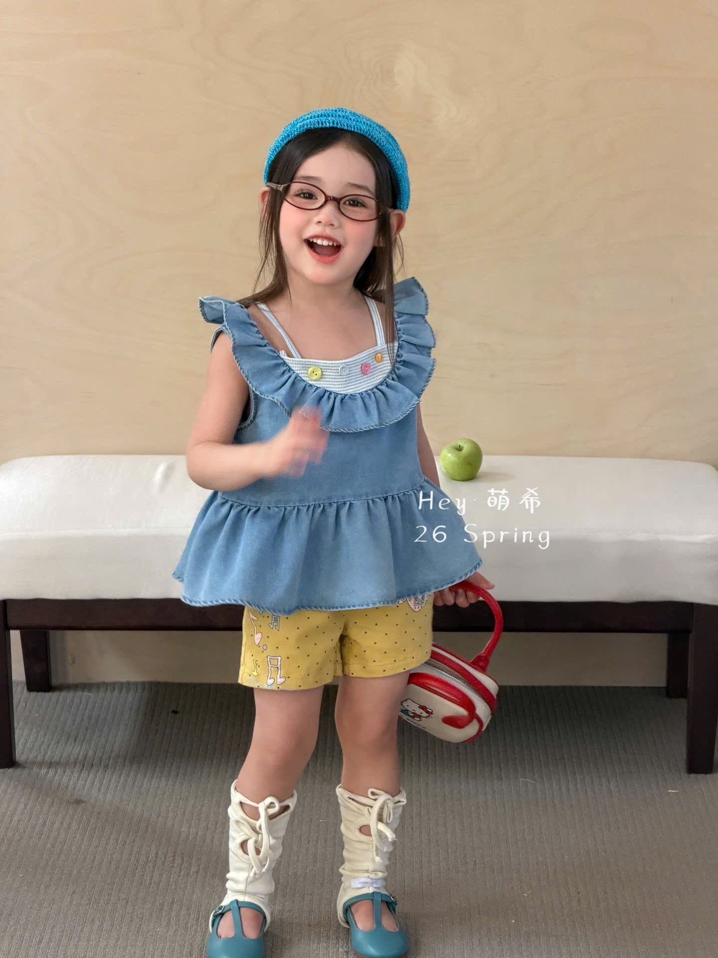 D239 - Quần đùi màu vàng chấm bi in hoạ tiết hãng HMX