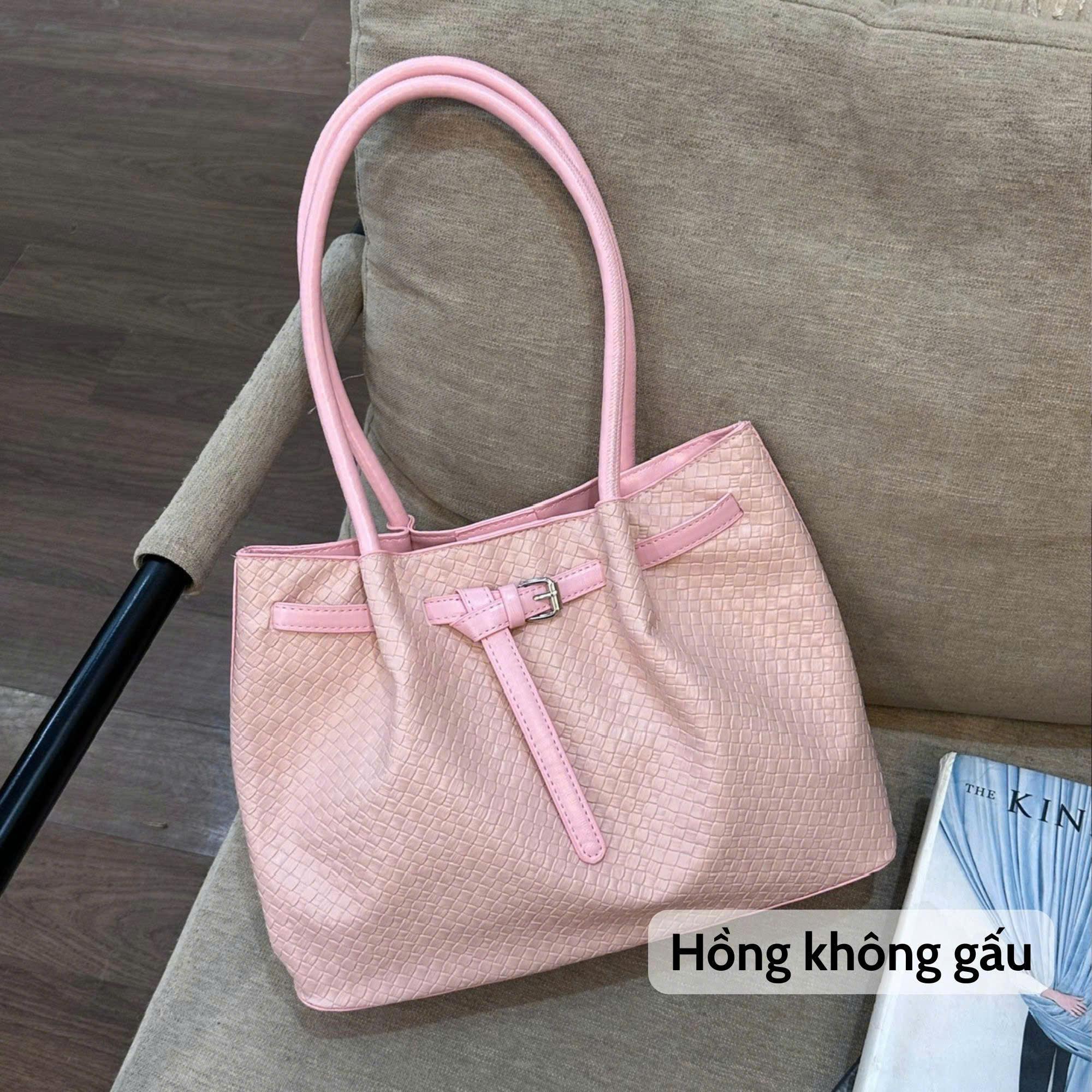 Túi Xách Nữ Cunbag Túi Xách Da Vân Cá Sấu Form Rộng, Quai Dài Đeo Vai, Có Charm Gấu, Phù Hợp Đi Làm Đi Học CUN054
