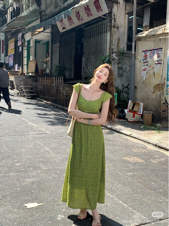Lucas - Váy hoa nhí cổ vuông tay hến chân xòe dáng dài