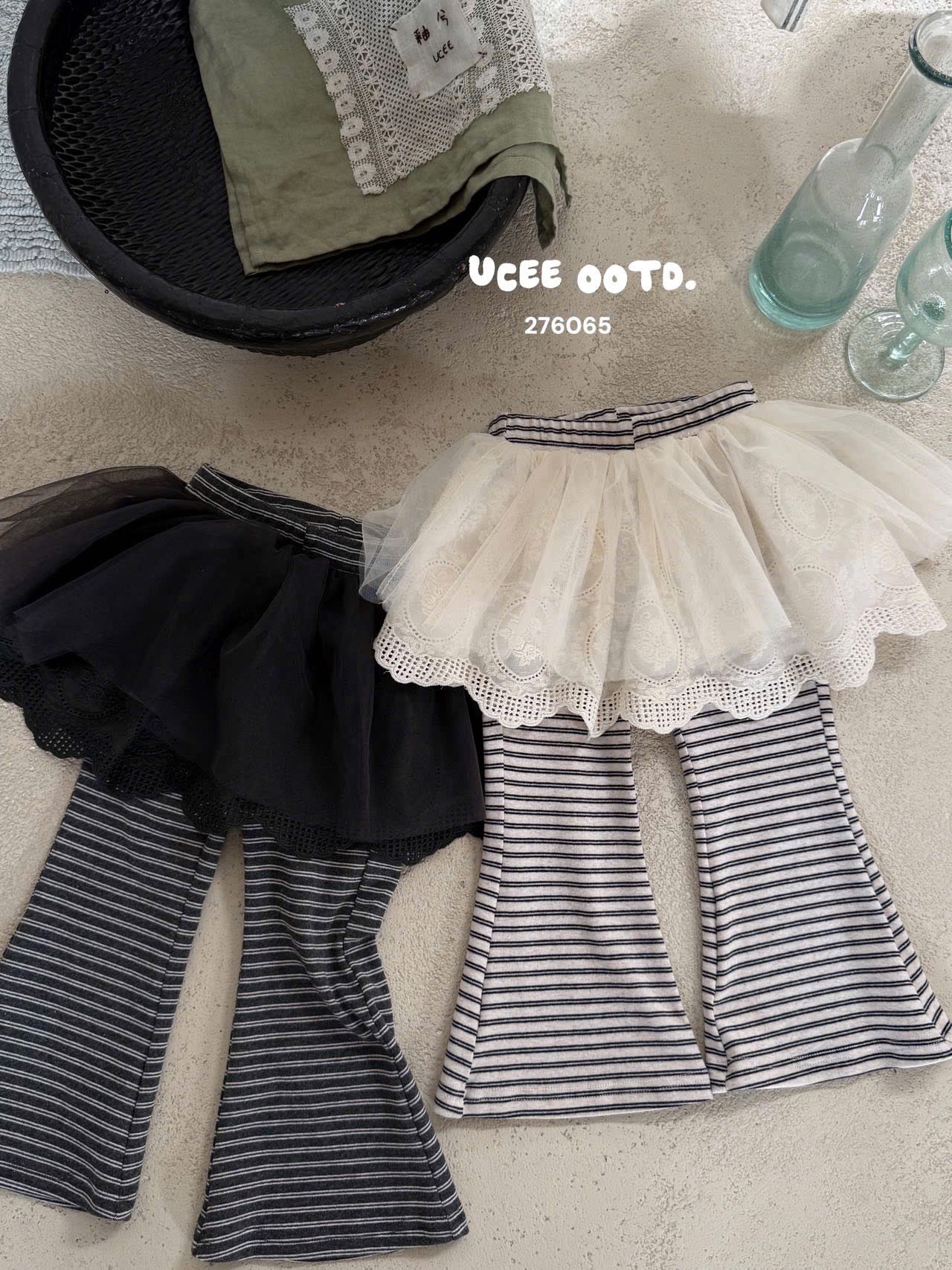 UC54 - Quần legging loe kẻ đen trắng liền cạp váy UCEE 276065