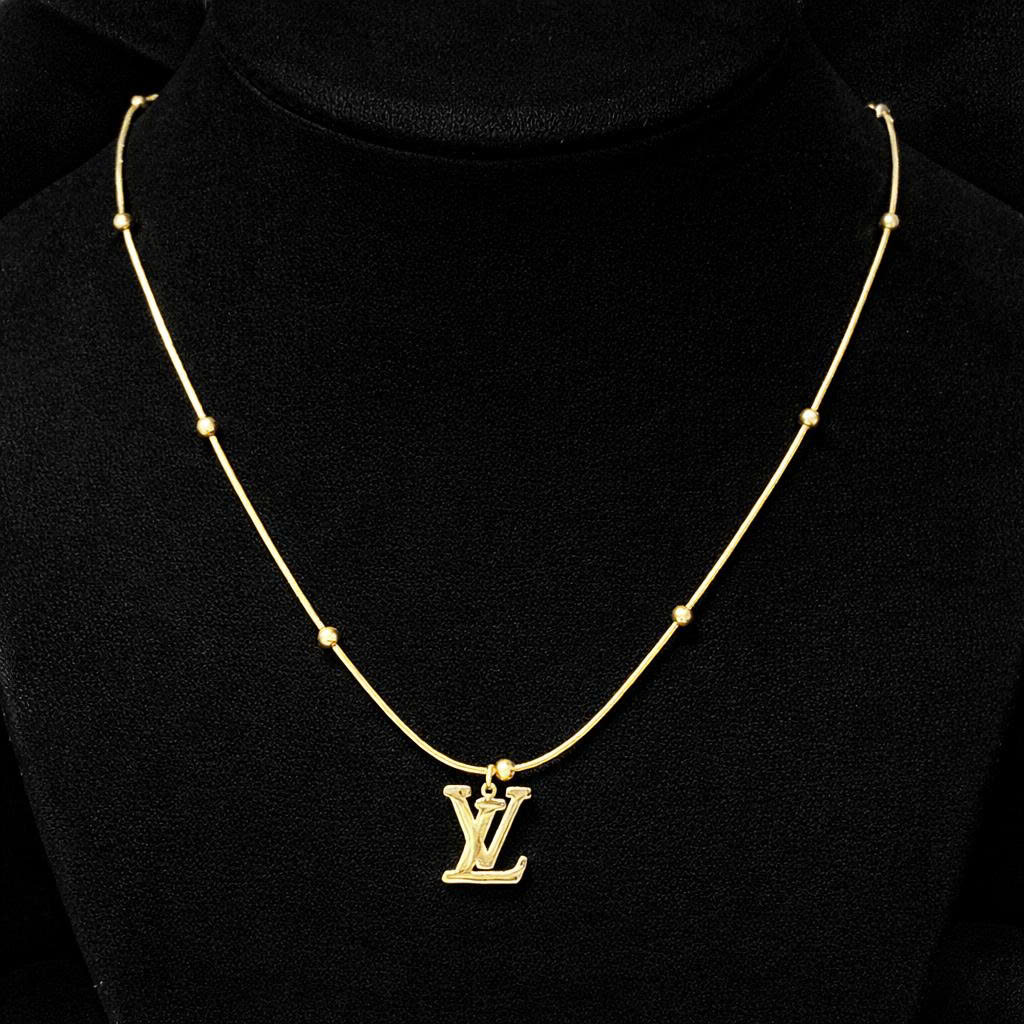 vòng cổ titan vàng charm LV to