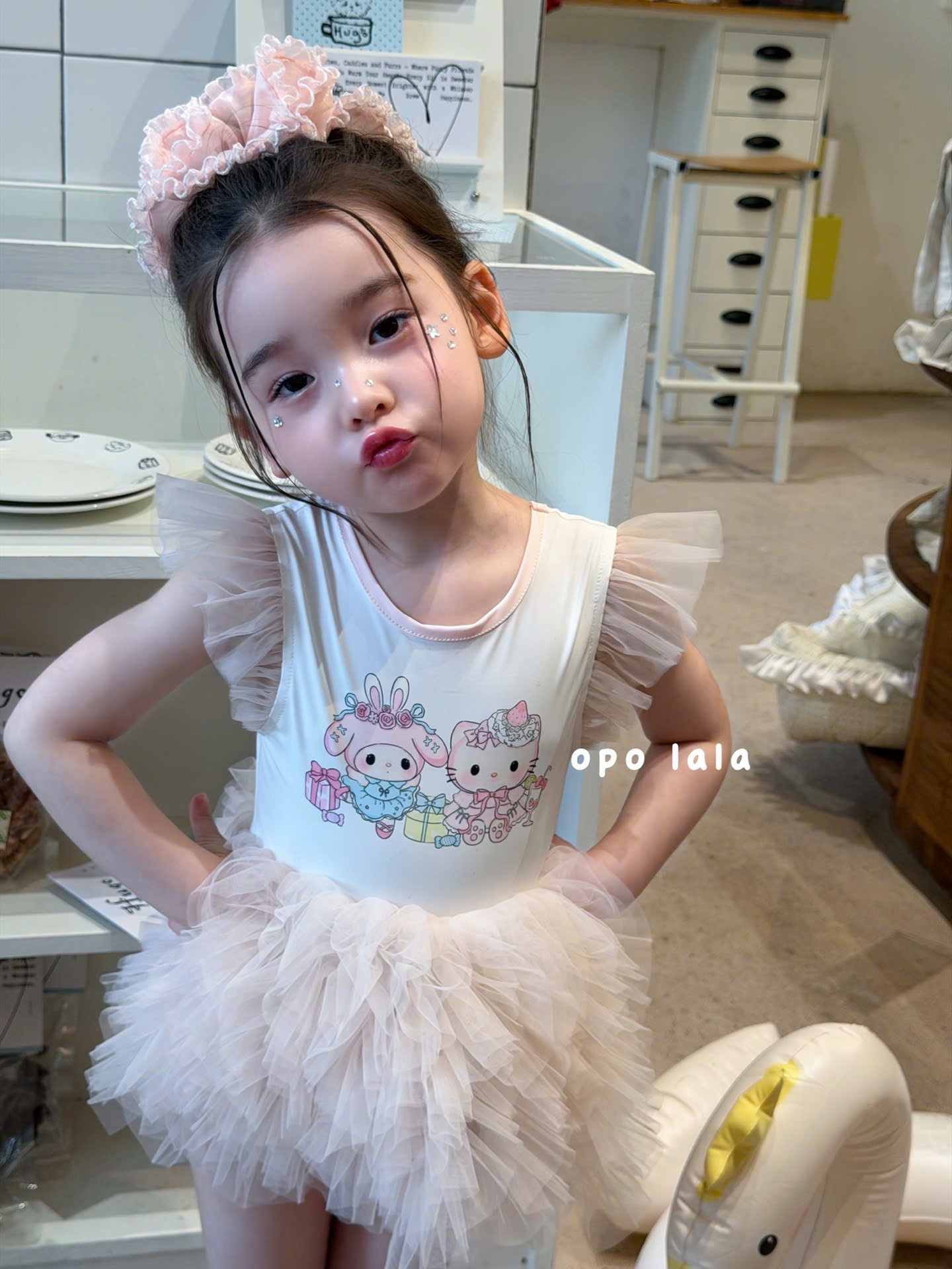 B03 - Set bơi sát nách viền voan hồng hoạ tiết kitty hãng OPL