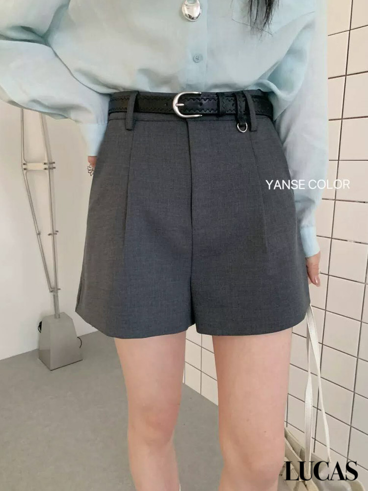 Quần sóc vải basic túi chéo + belt da đen