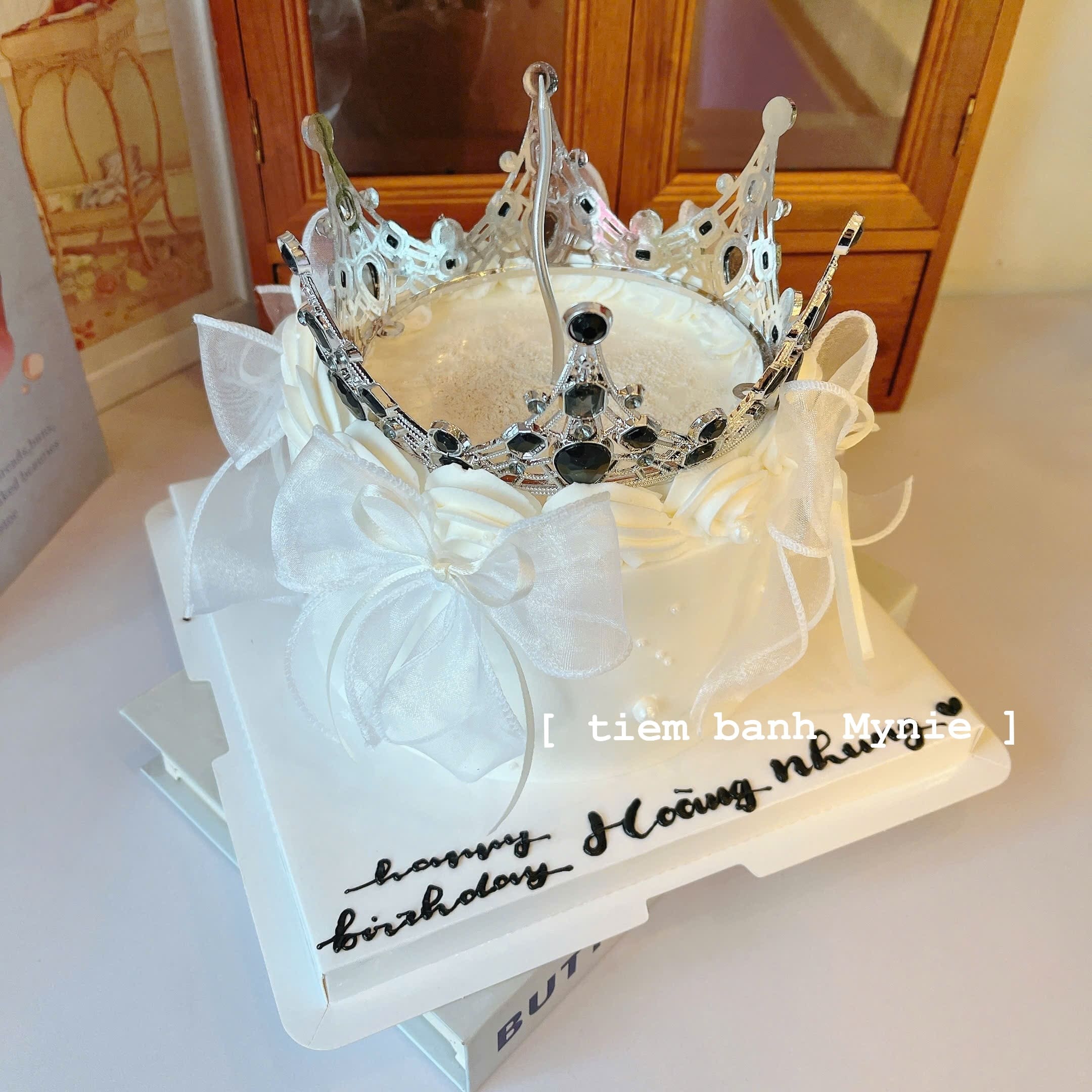 Bánh kem vương miện - thổi kim tuyến