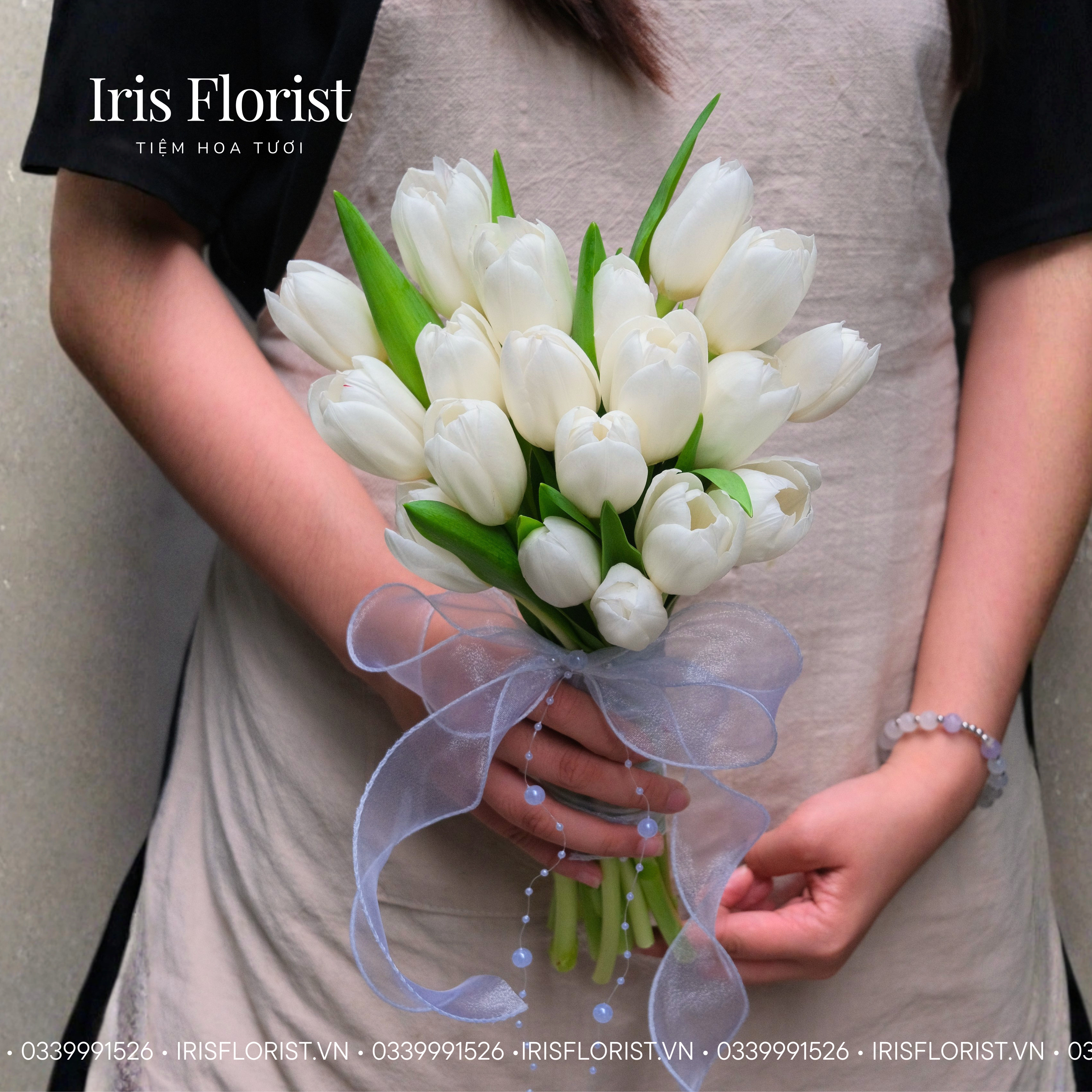 Bó hoa cưới Tulip trắng (dáng tim)