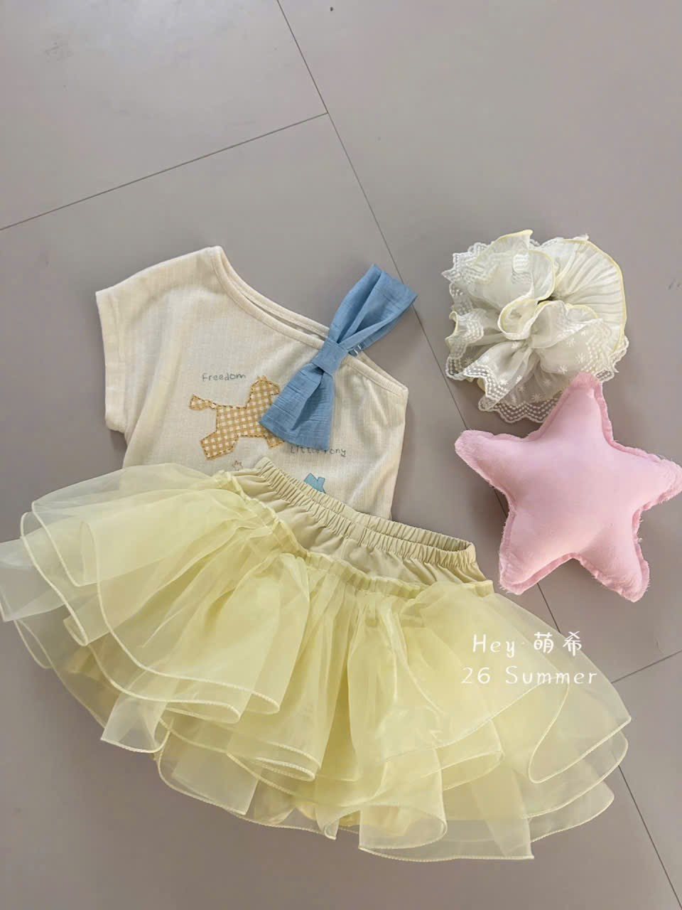 D218 - Chân váy xoè voan bồng màu vàng hãng HMX