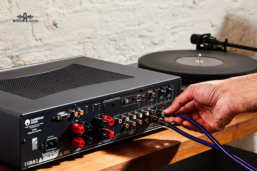 Cambridge Audio CXA81 với khả năng đa dạng kết nối