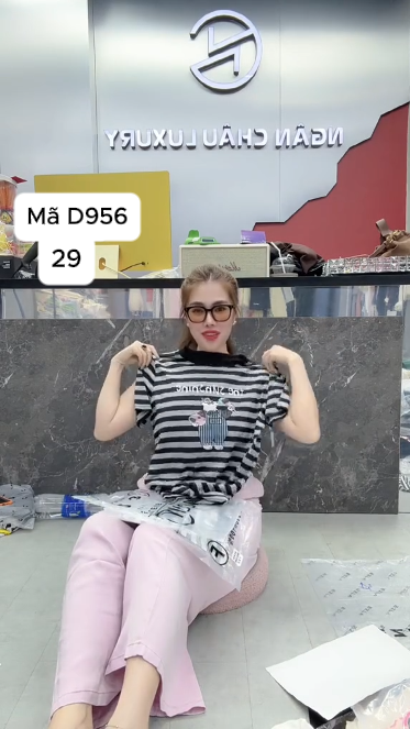 D956 Áo thun sọc gấu