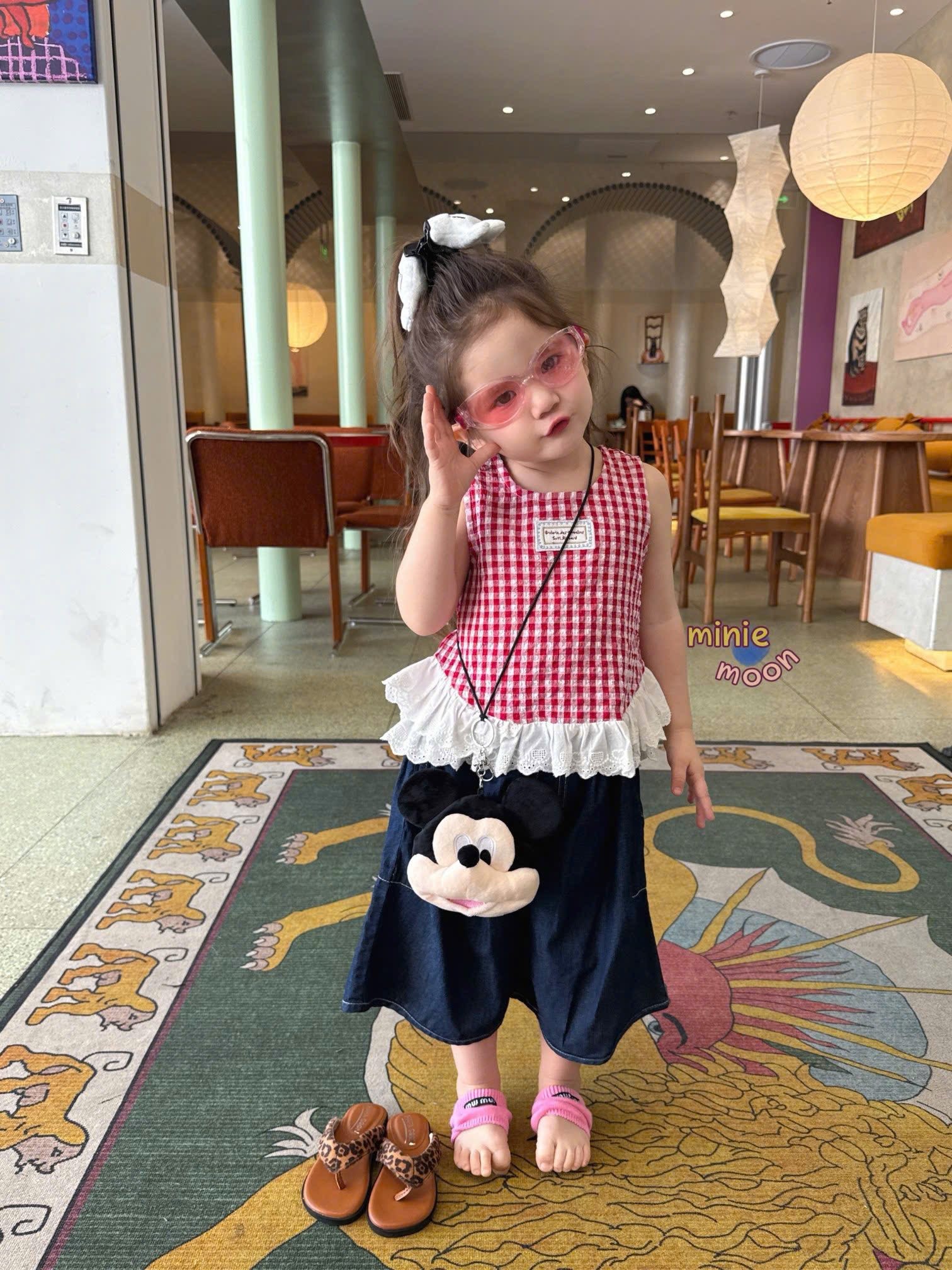 C181 - Quần jean lửng ống rộng thêu Mickey bé gái hãng Minie Moon (Sz90-130)