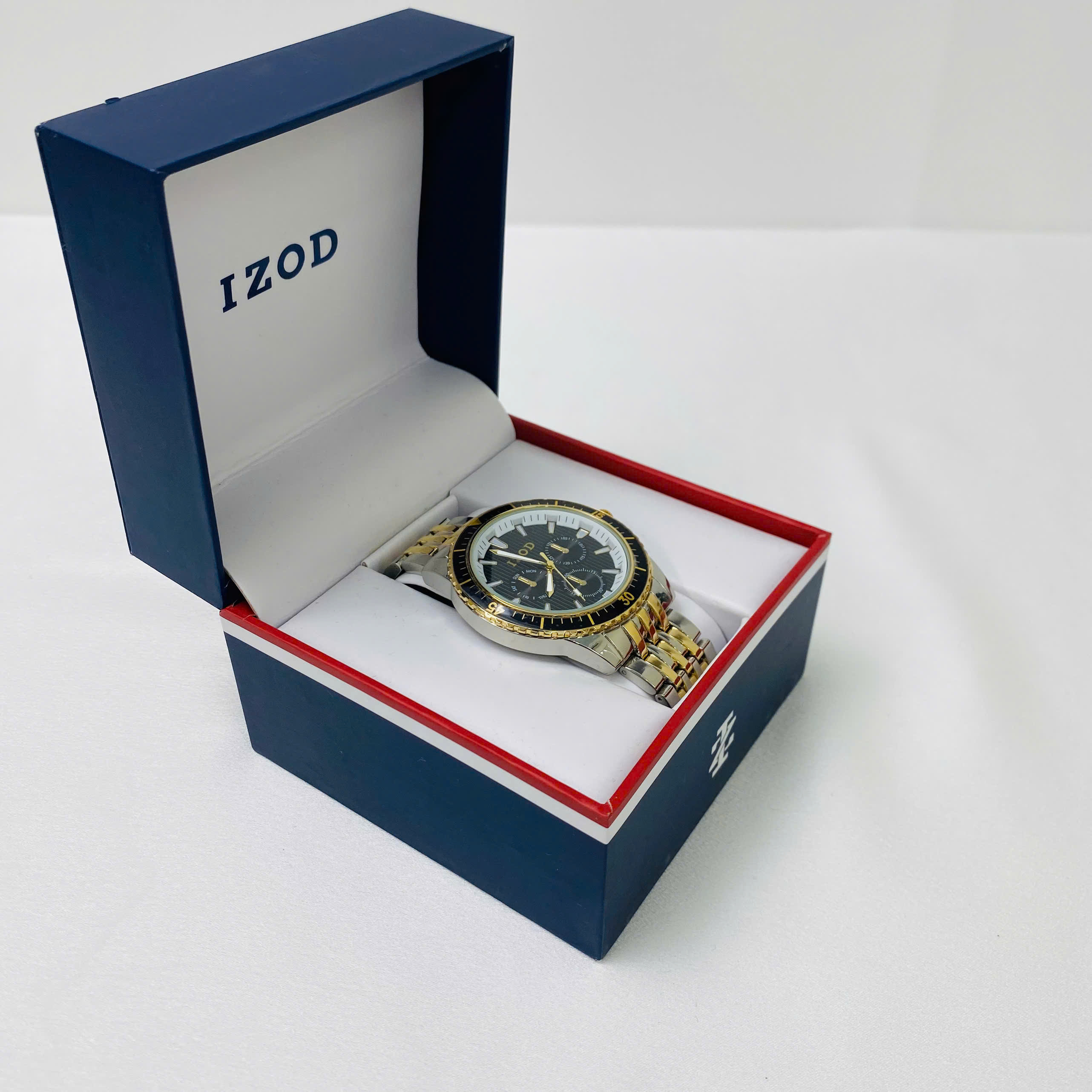 Đồng Hồ Nam IZOD Dây Demi – Thiết Kế Thể Thao Sang Trọng