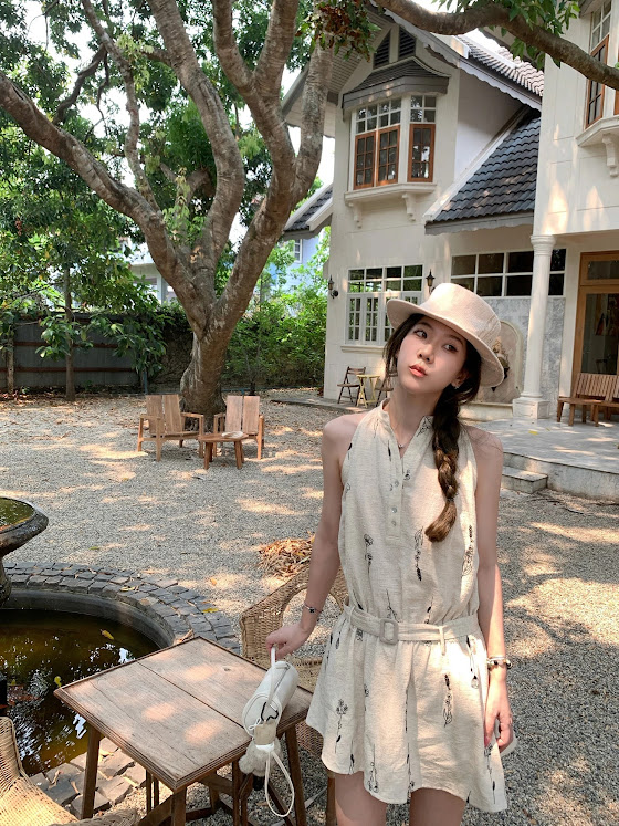 Lucas - Set áo thô thêu hoa đen zile cổ dựng cài cúc đôi + chân váy xòe mini + belt vải_thumbnail_4