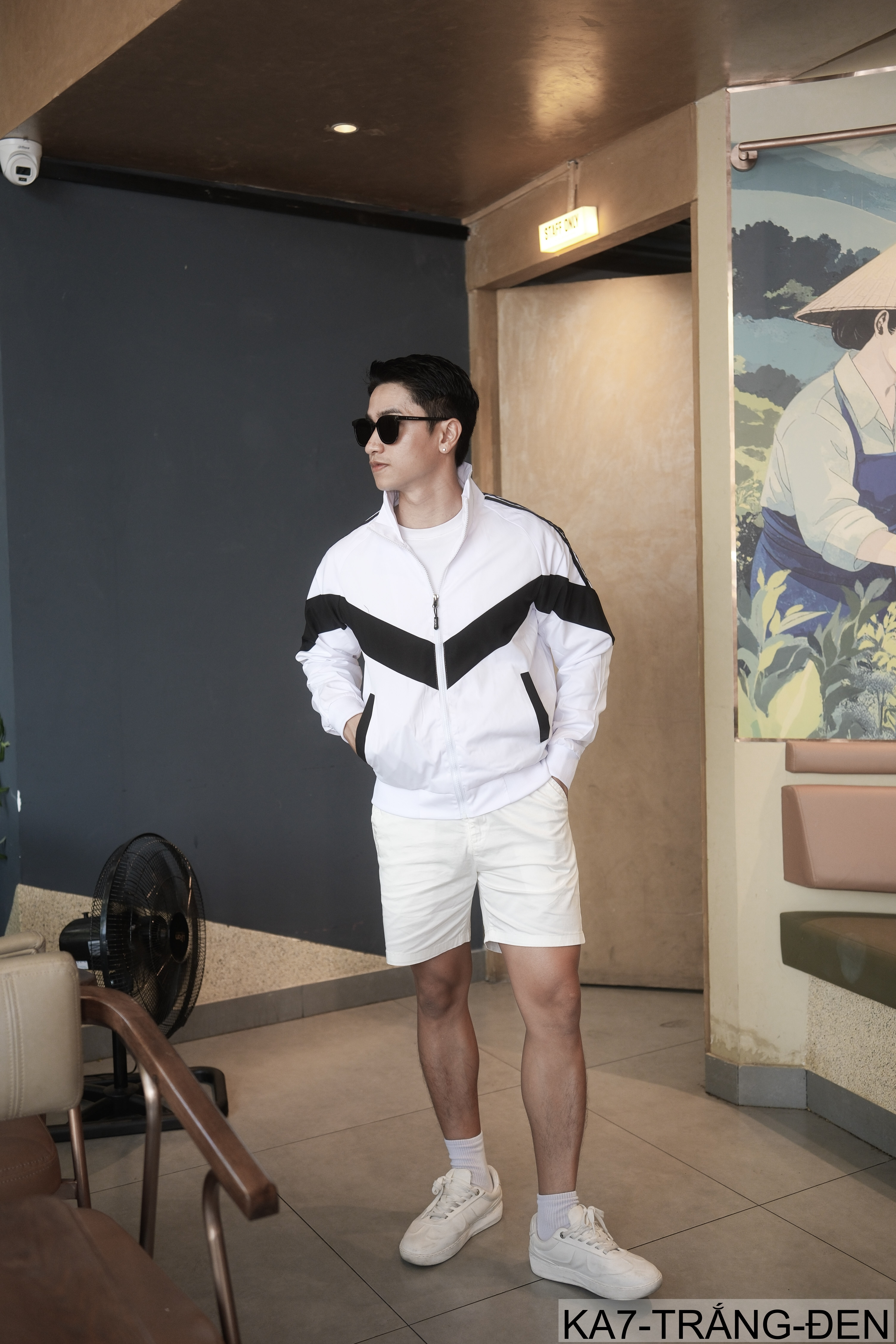 KA7 - Áo khoác nam thể thao phong cách Hàn Quốc, cổ đứng, form rộng, phối sọc 3 sọc vai, màu trắng đen_thumbnail_2