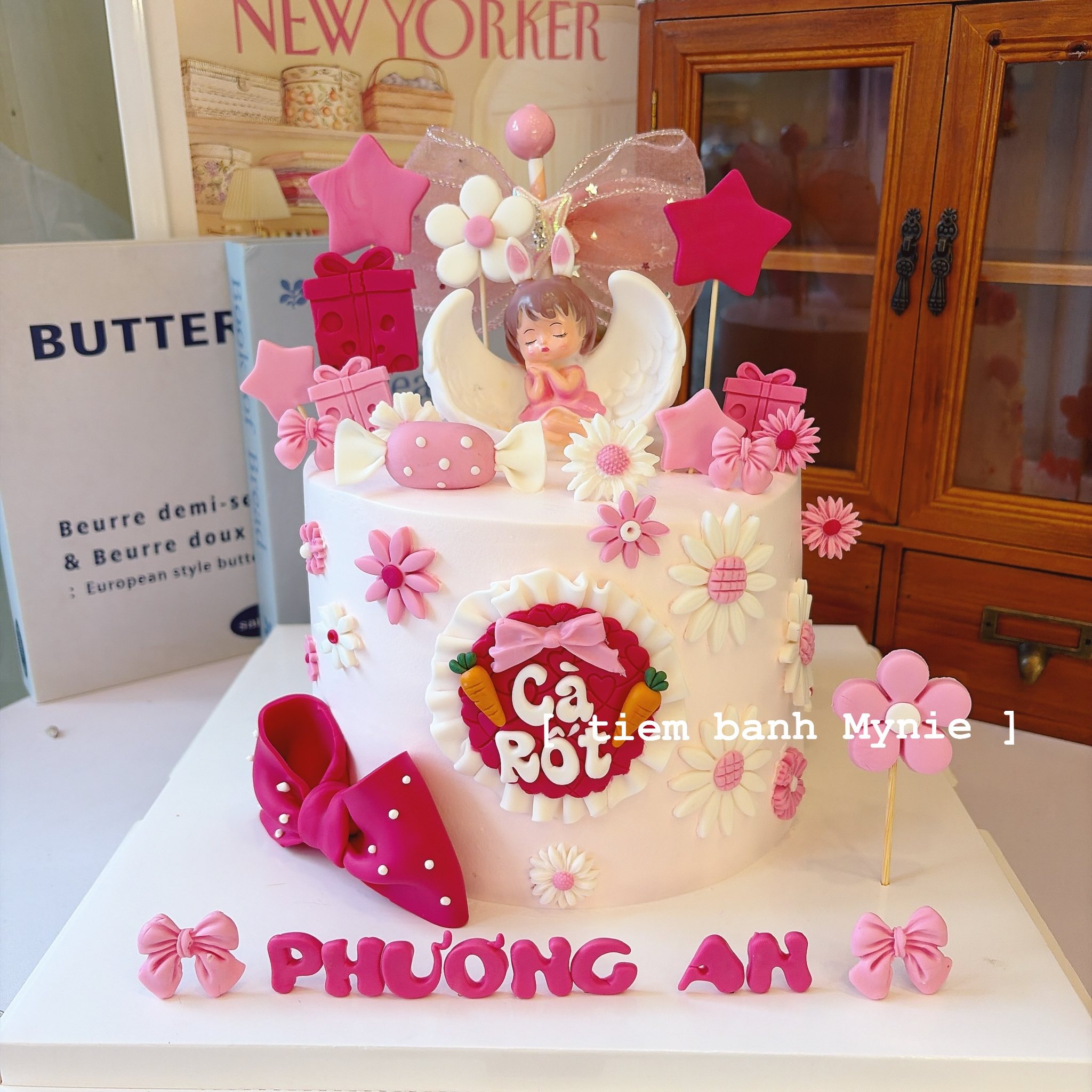 Bánh thôi nôi, bánh cho bé gái tone hồng