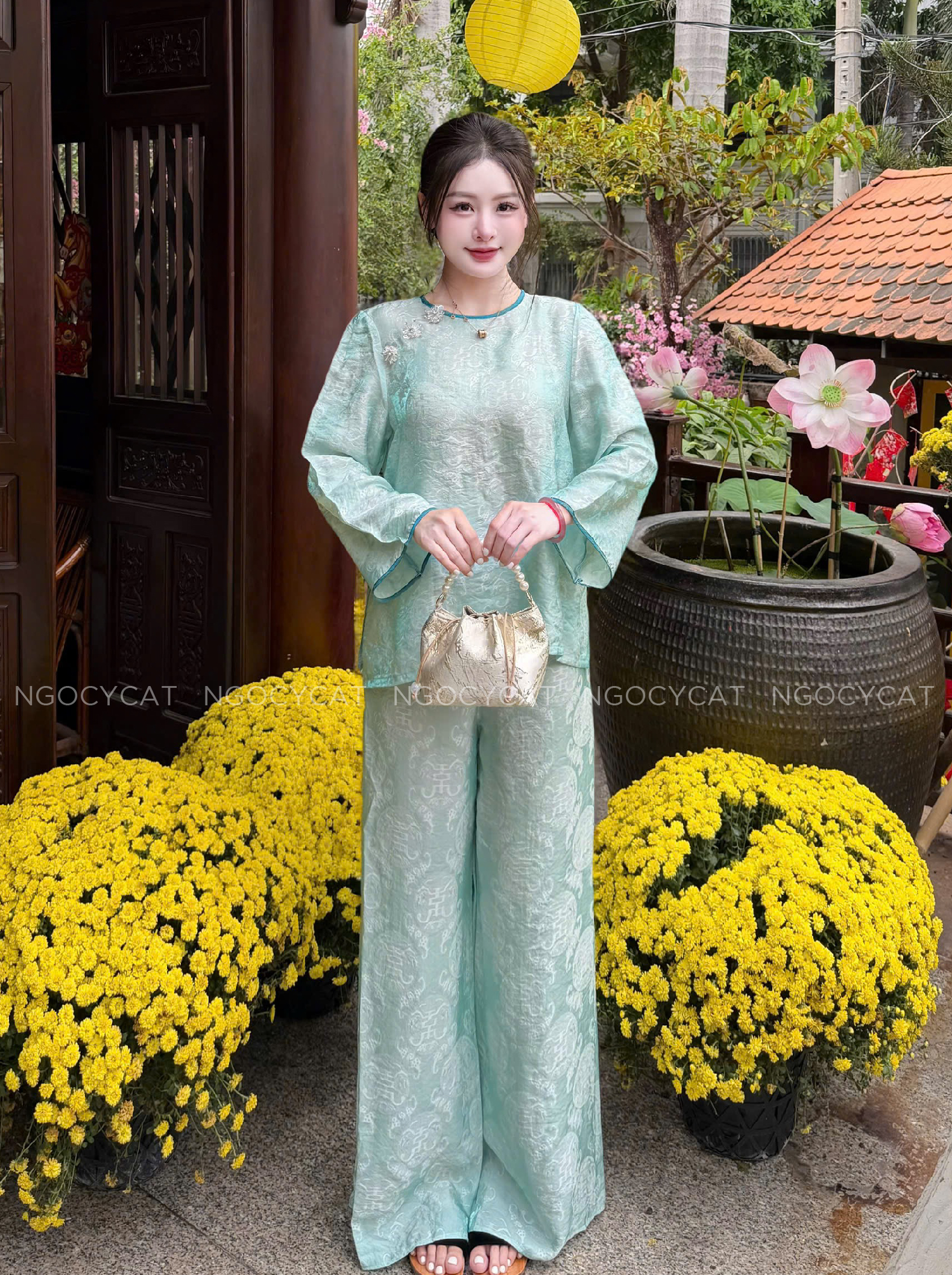 Áo Bà Ba Xanh Mint Tơ Tằm Ánh Kim Charm Hoa
