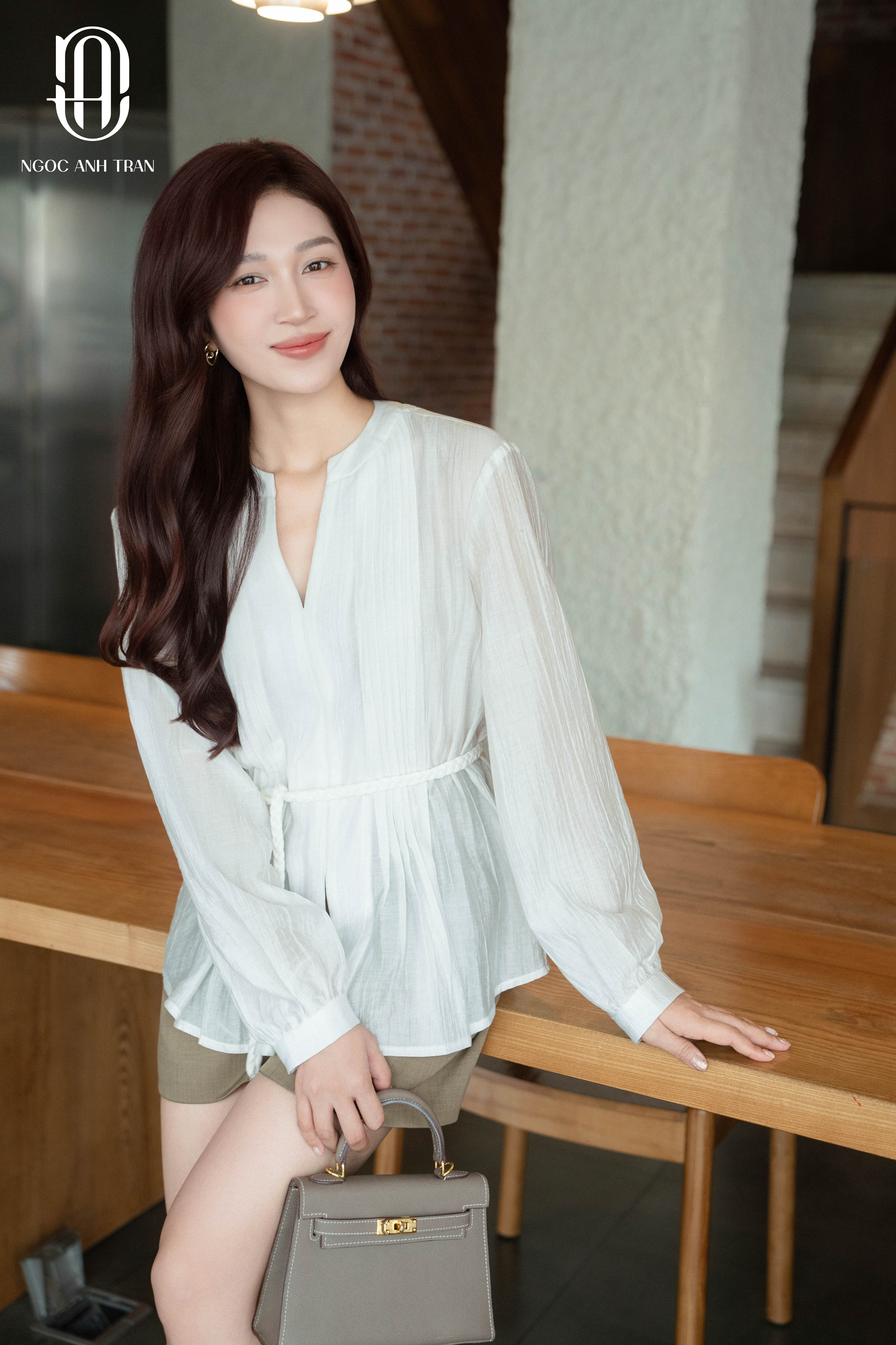 A277 - Áo tơ trắng suông tết dây eo