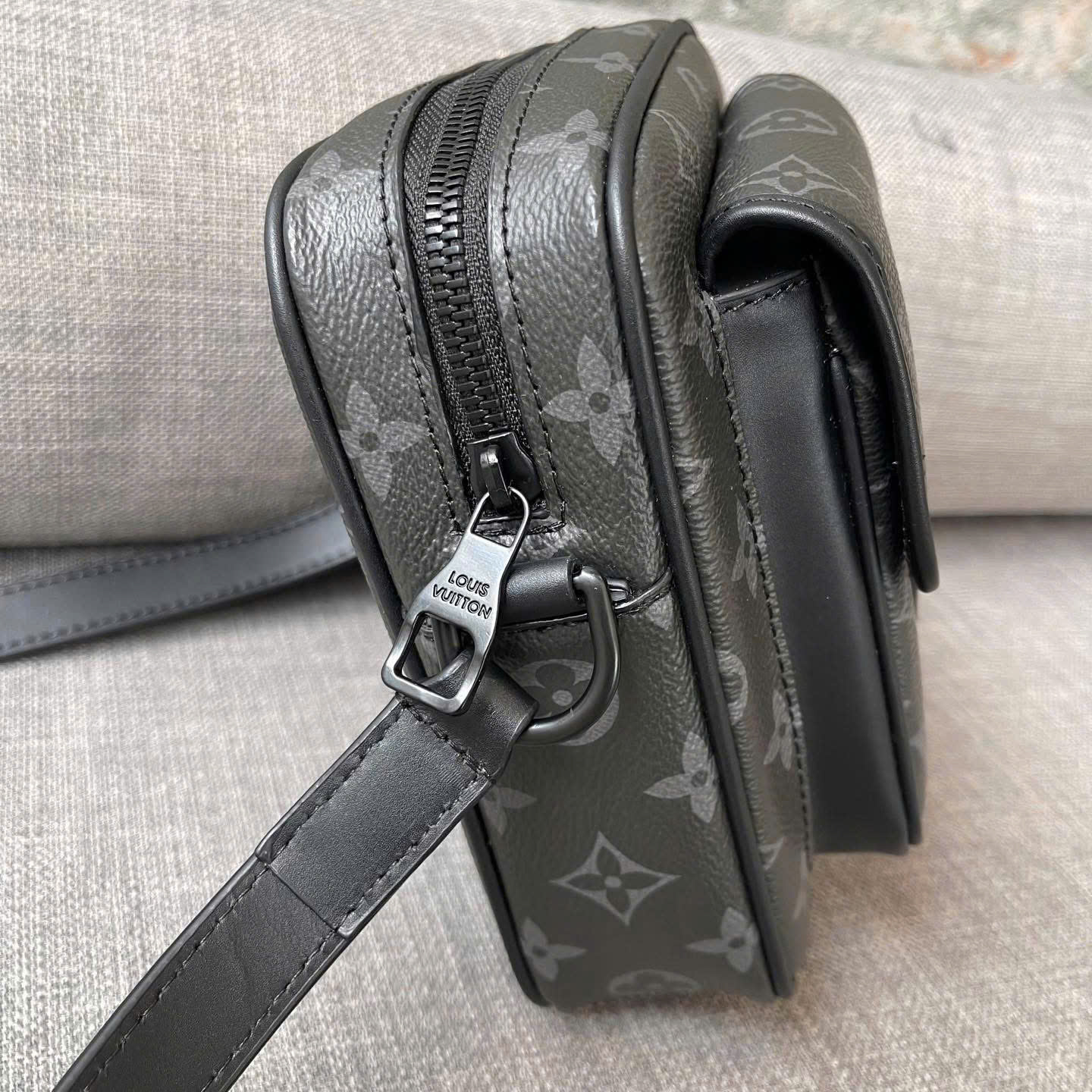 Túi đeo Louis Vuitton Christopher Wallet Monogram_thumbnail_2