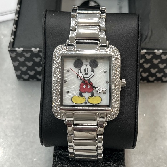 Đồng Hồ Nữ Disney Mickey Dáng Vuông Đính Đá – Thiết Kế Dễ Thương Cao Cấp
