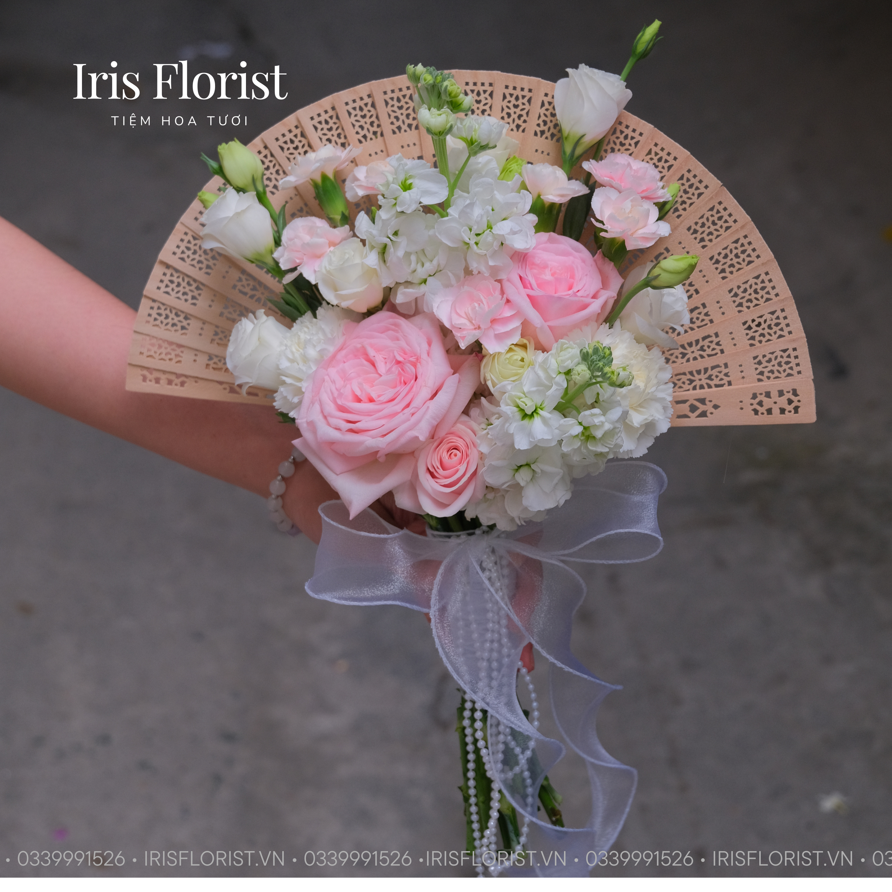 Quạt hoa tone trắng hồng_thumbnail_1