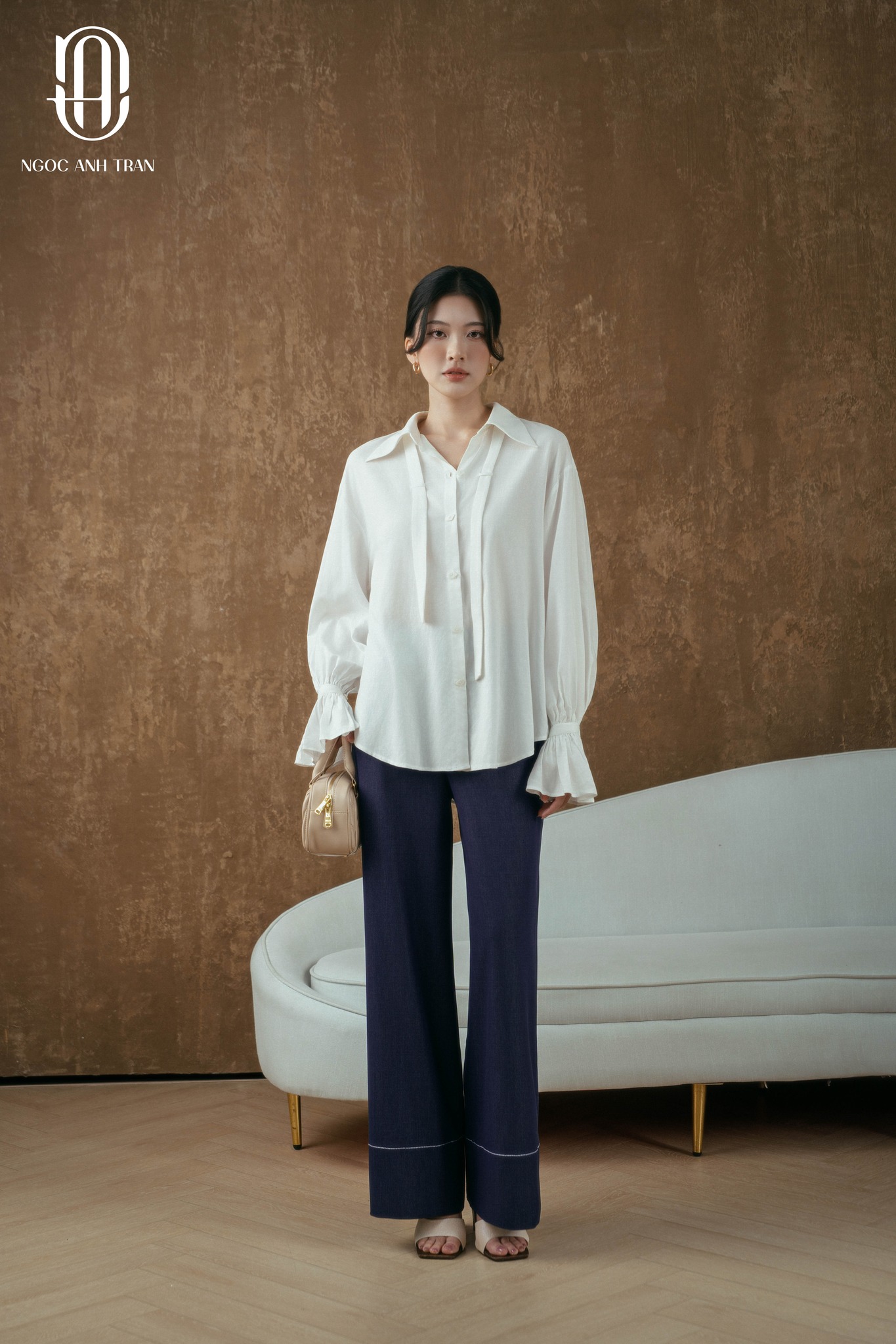 A270- Sơ mi linen trắng cổ đức tay xếp ly