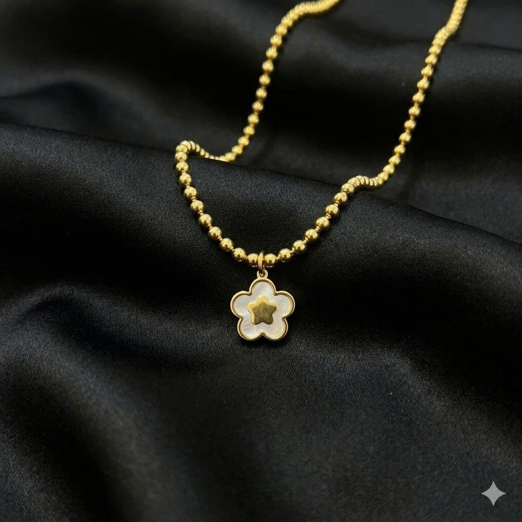vòng tay titan vàng xích bi trơn charm hoa trắng xà cừ năm cánh nhuỵ vàng_thumbnail_1