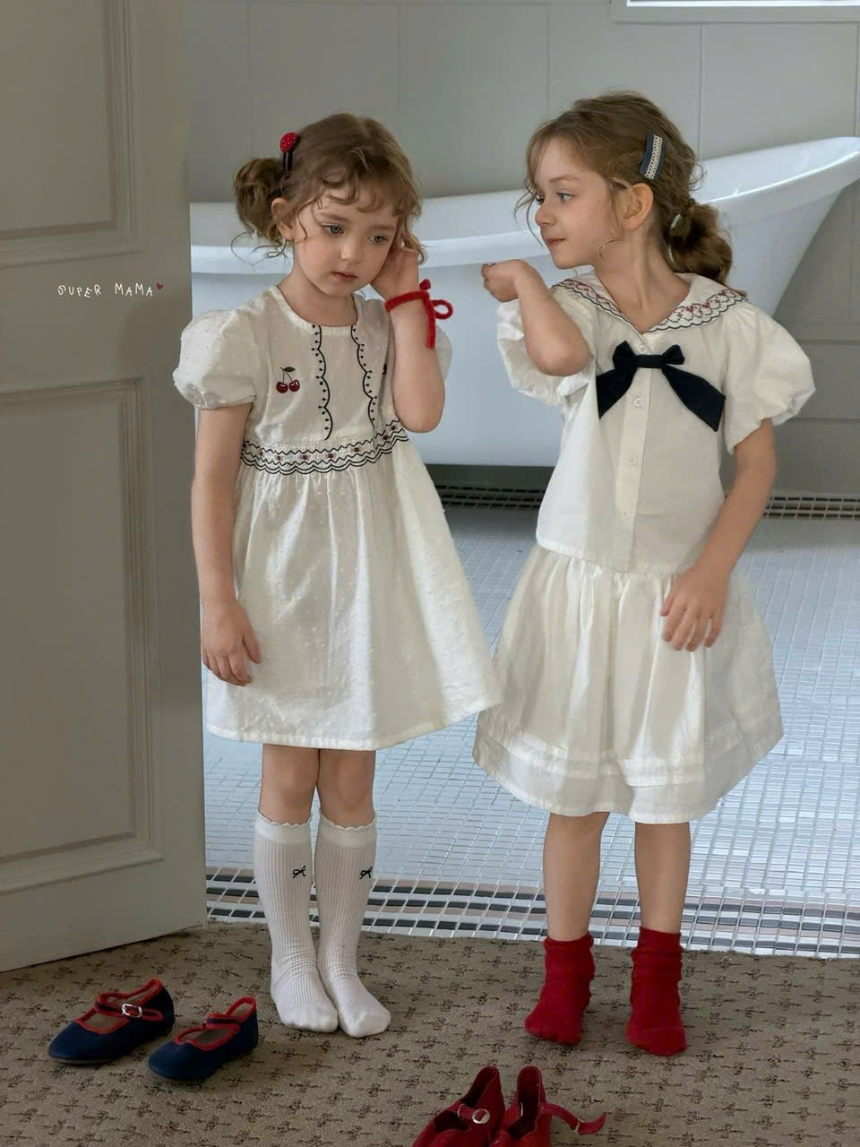 SP09 - Set váy trắng cổ sen phối áo nơ đen hãng Supper Mama