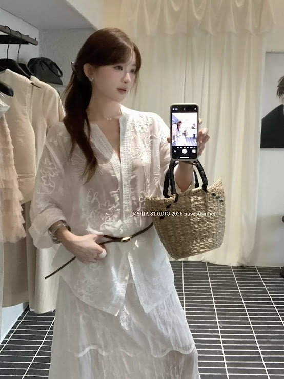 Lucas - Set áo ren cổ tim dáng dài cài cúc + chân váy thêu ren dáng xòe dài phối gấu YJIA_thumbnail_2