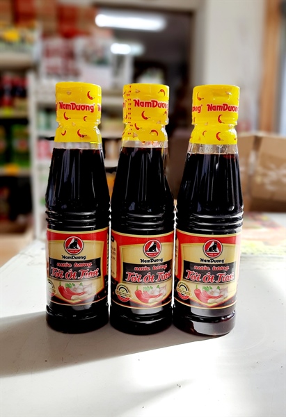Nước tương Nam Dương tỏi ớt ( chai )