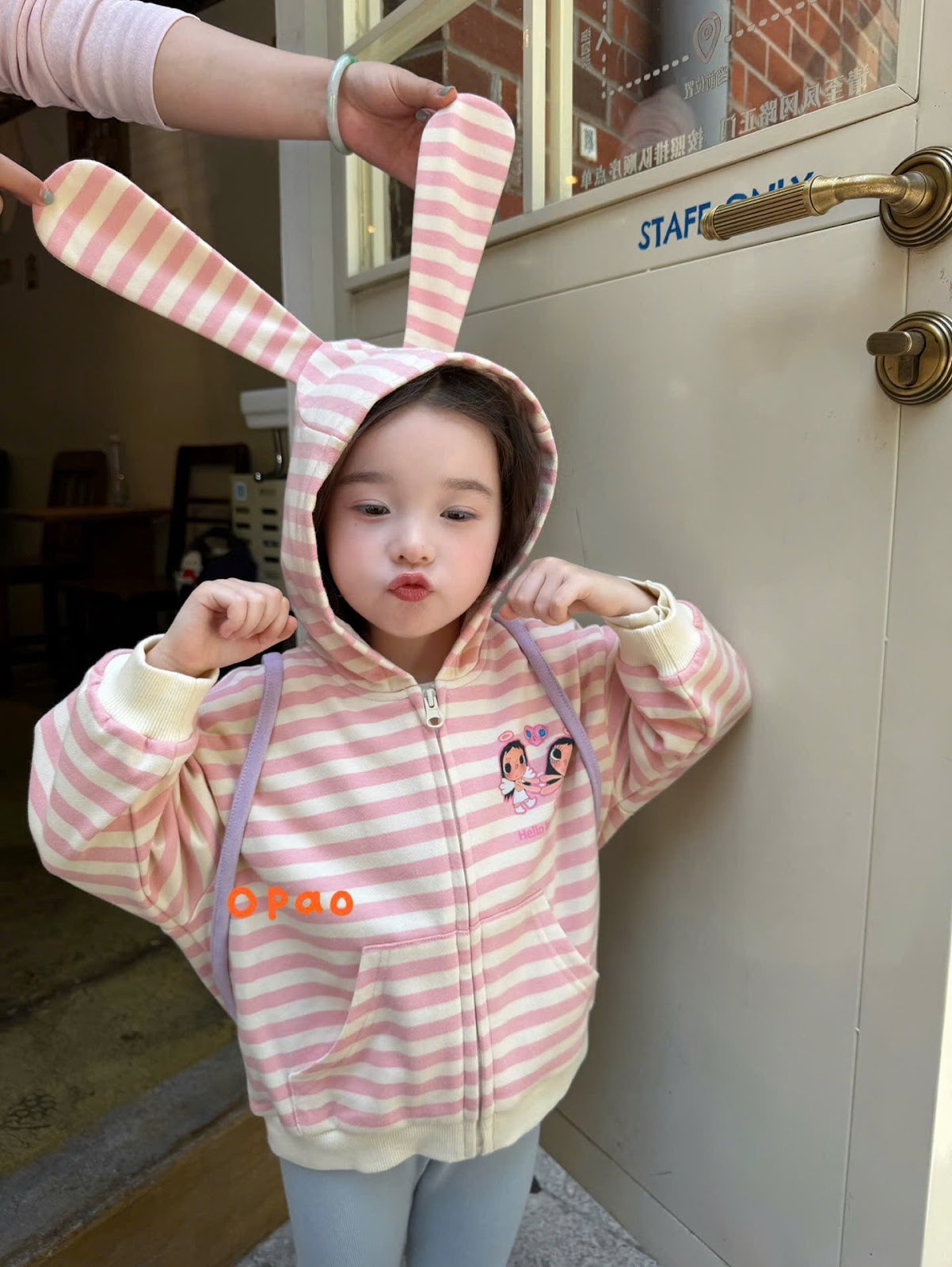 OP100 - Áo khoác hoodie nỉ kẻ sọc mũ tai thỏ in hình hoạt hình màu hồng hãng Opao 6155 (Sz90-130)
