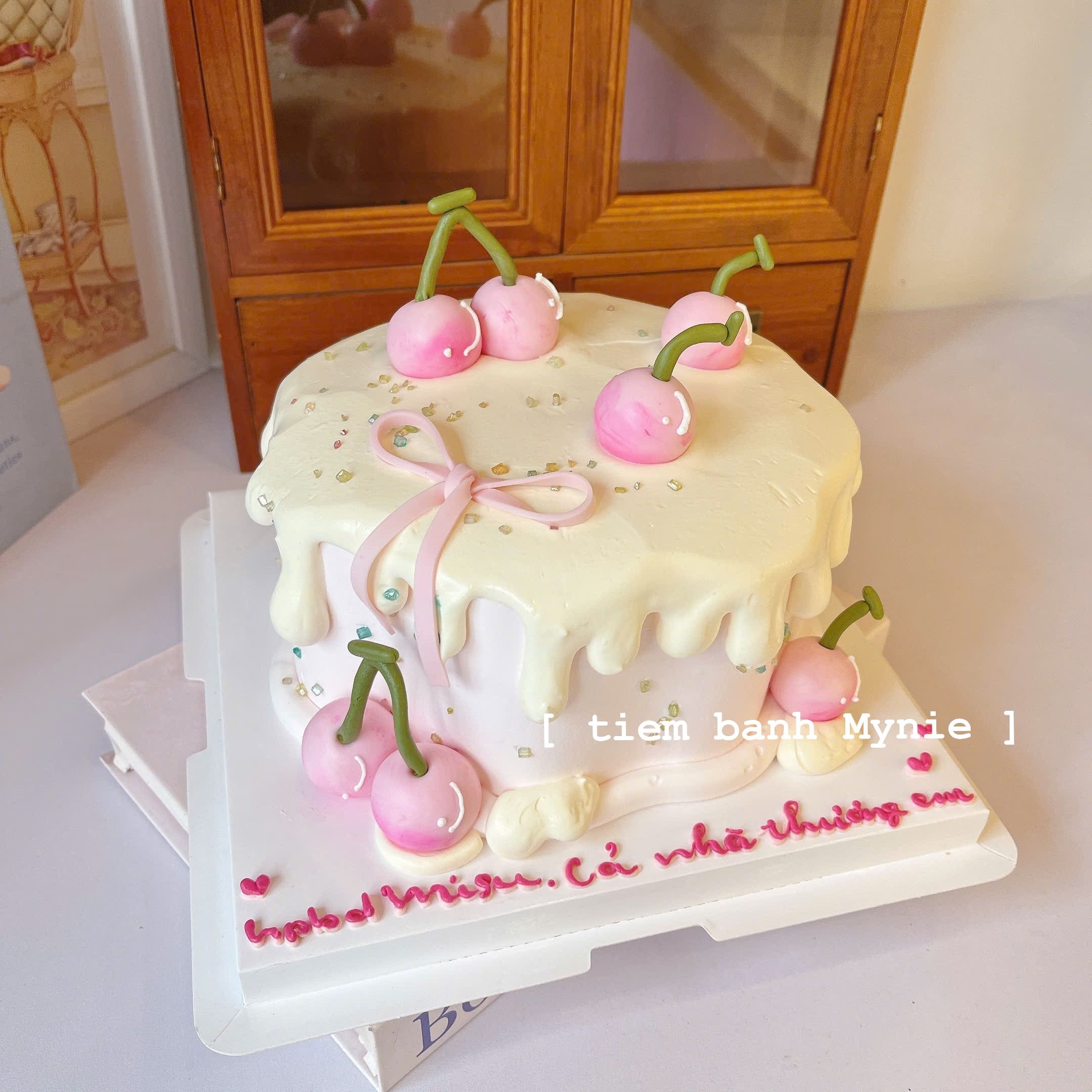 Mẫu bánh trang trí cherry