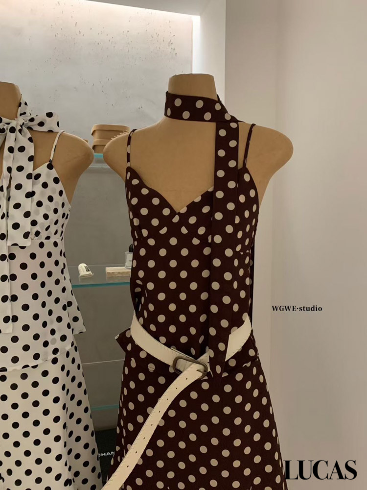 Set áo 2 dây chấm bi chéo ngực + dây vải + chân váy xòe dáng ngắn_thumbnail_3