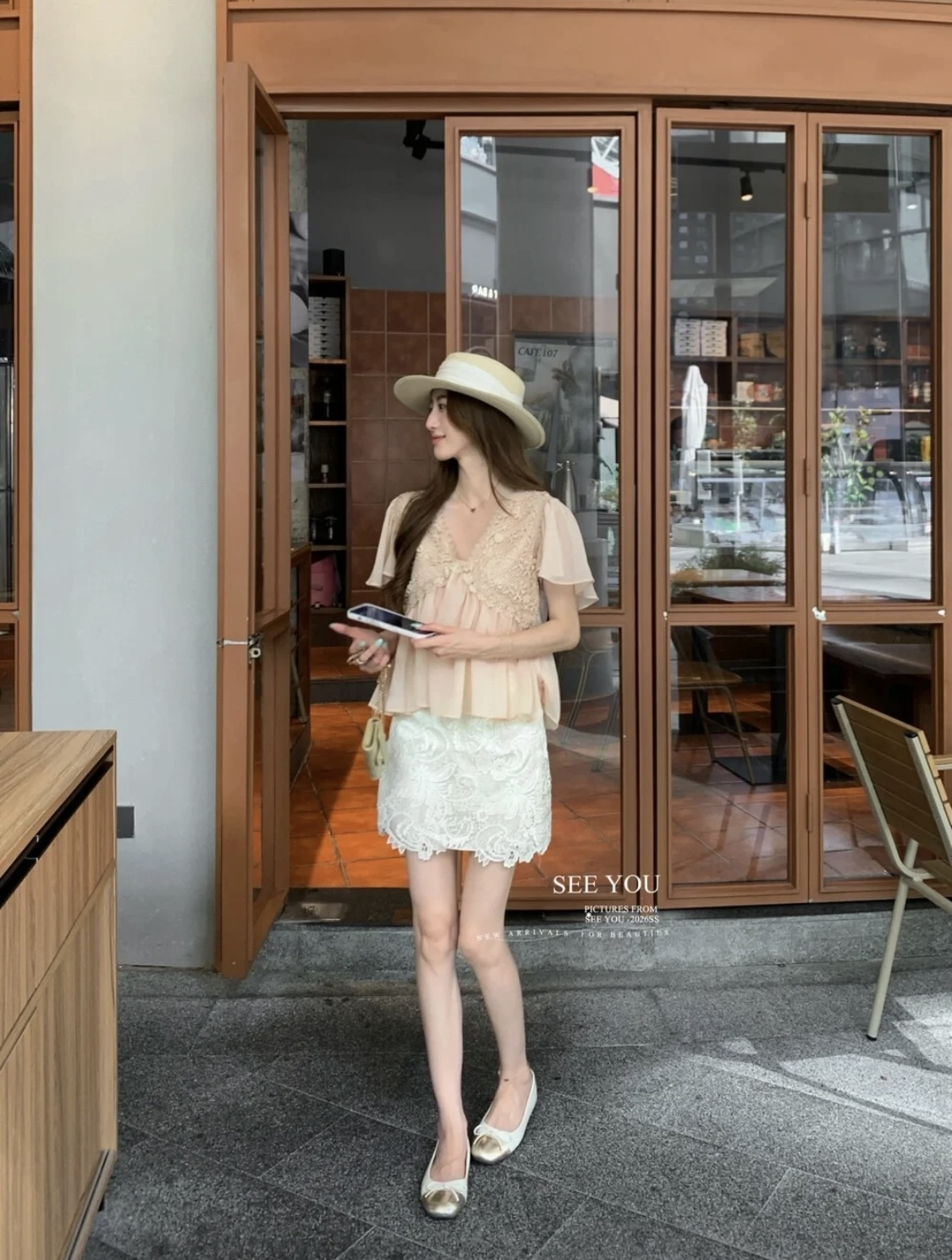 Lucas - Áo sơ mi voan tơ phối ngực ren nổi cổ tim, gấu xòe_thumbnail_2