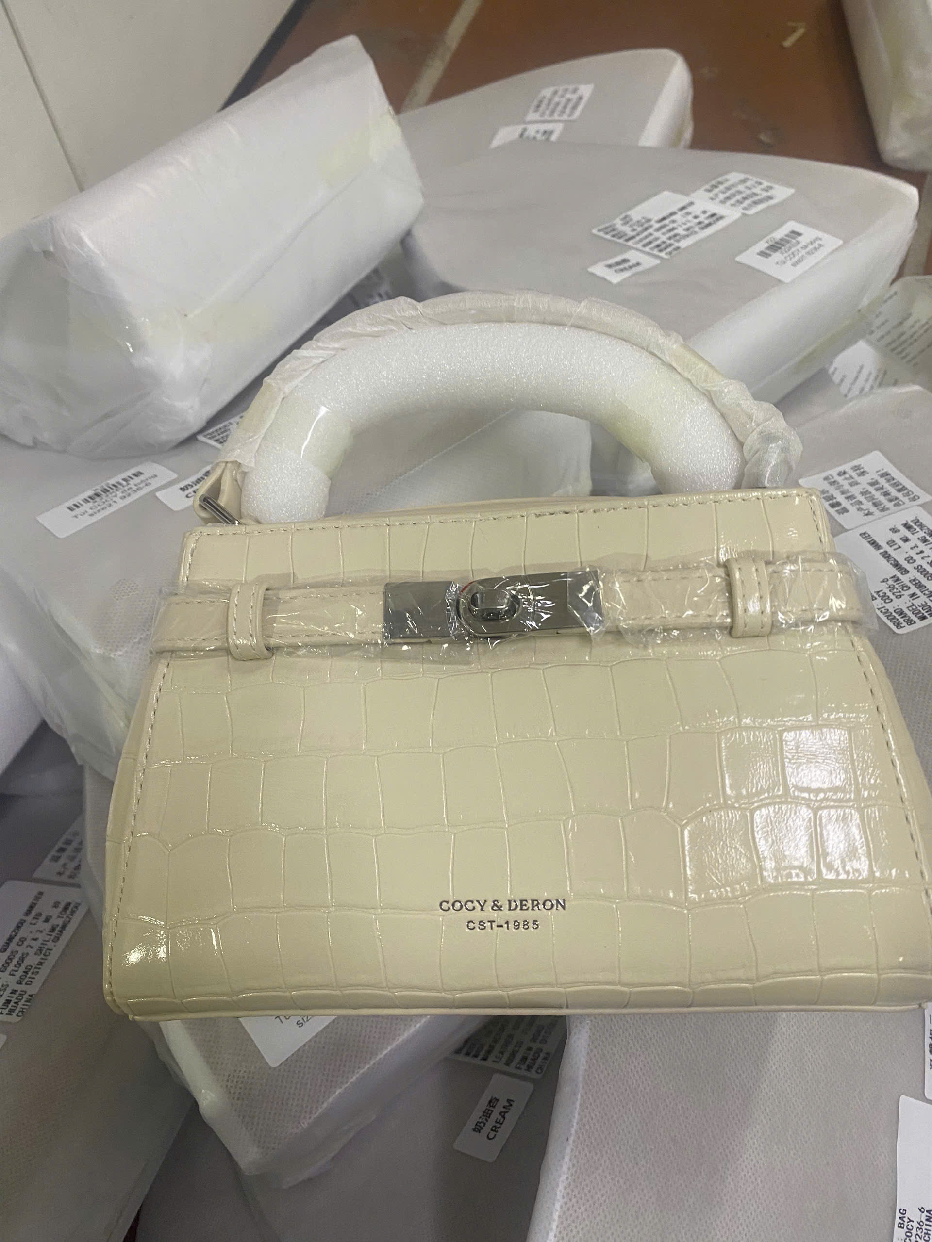 Túi COCY da rắn size20 8876-1
