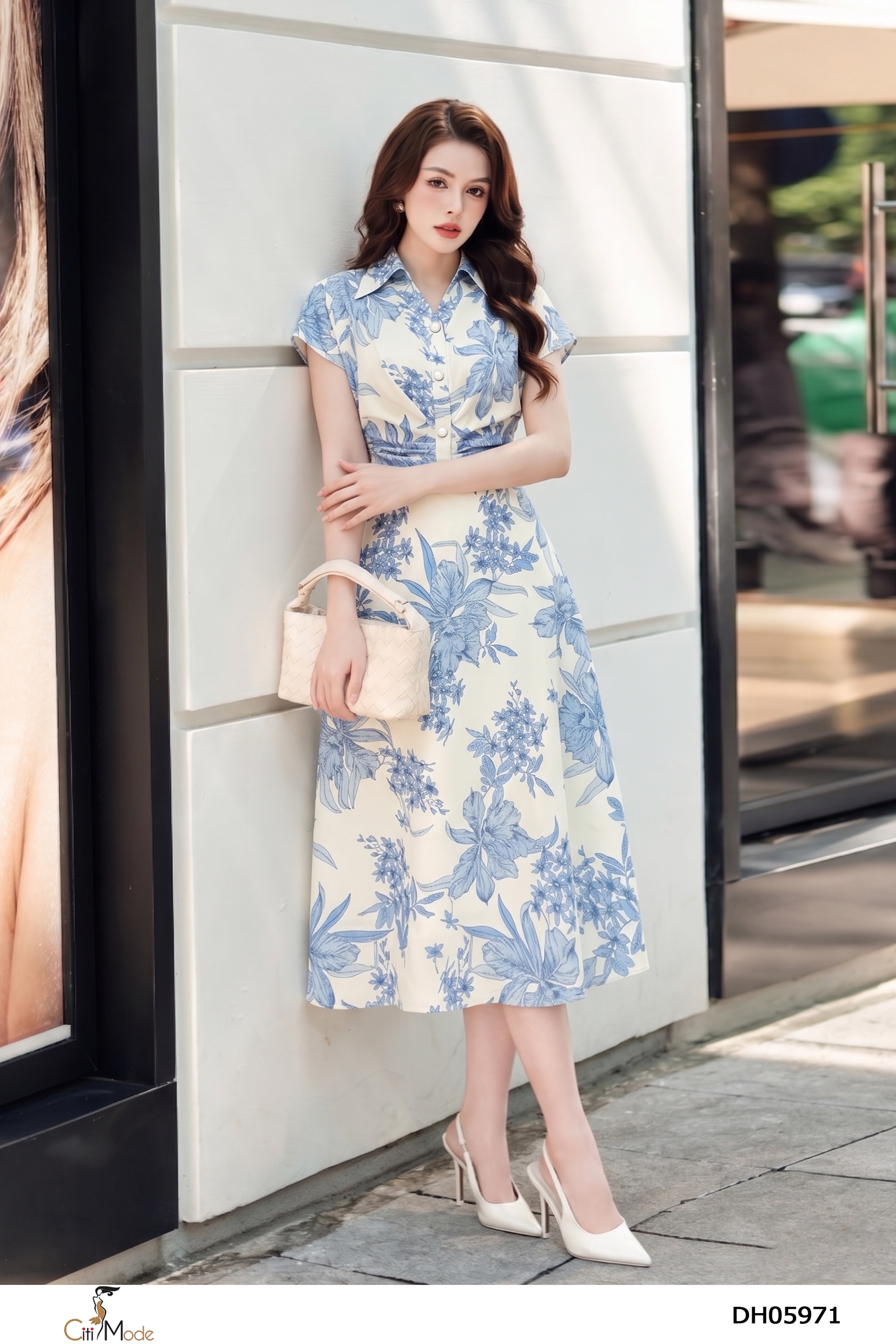 Đầm xòe hoa xanh cổ đức nhún eo