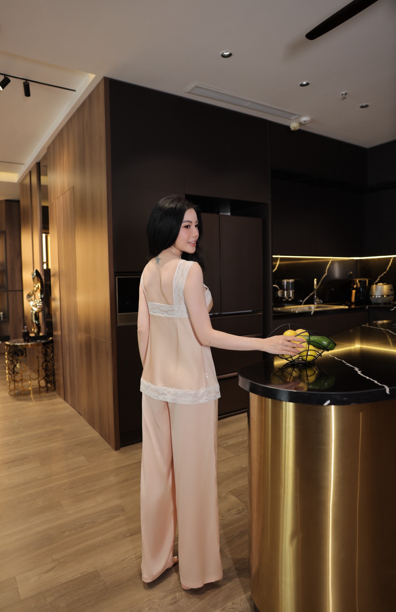 Bộ Lụa Phối Ren Áo 2 Dây Quần Dài BN684_thumbnail_4