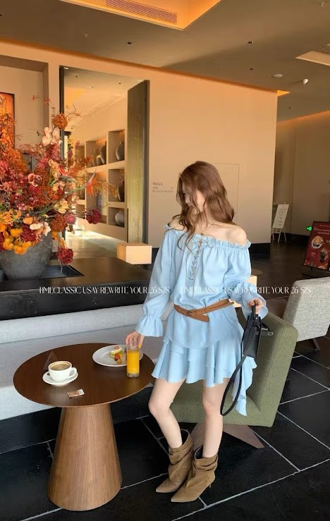 Set áo trễ vai buộc dây tết đan ngực nâu, chân váy xòe dáng ngắn + đai da_thumbnail_1