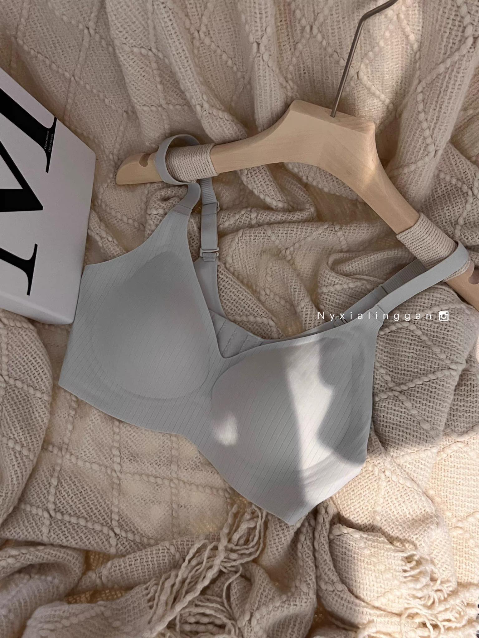 Invisible Bra_thumbnail_5