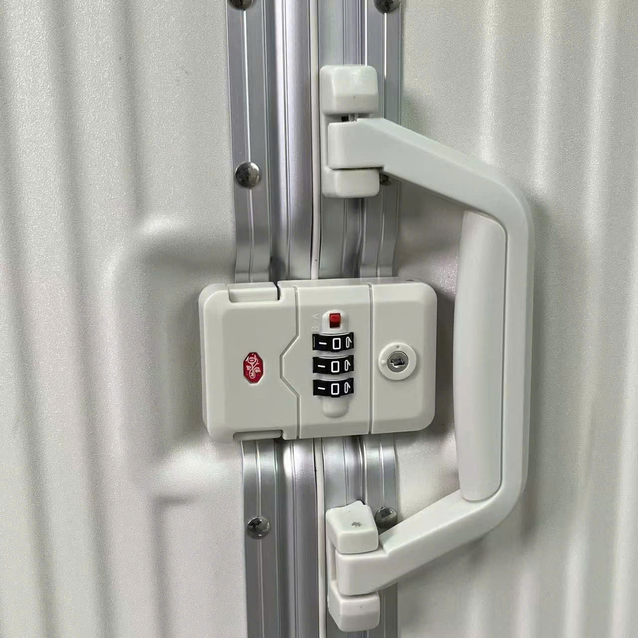 V6 VALI TRẮNG_thumbnail_2