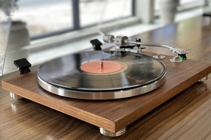 TEAC TN-400BT-SE 