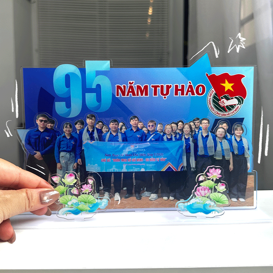 Standee mica in ảnh tập thể Đoàn thanh niên_thumbnail_4