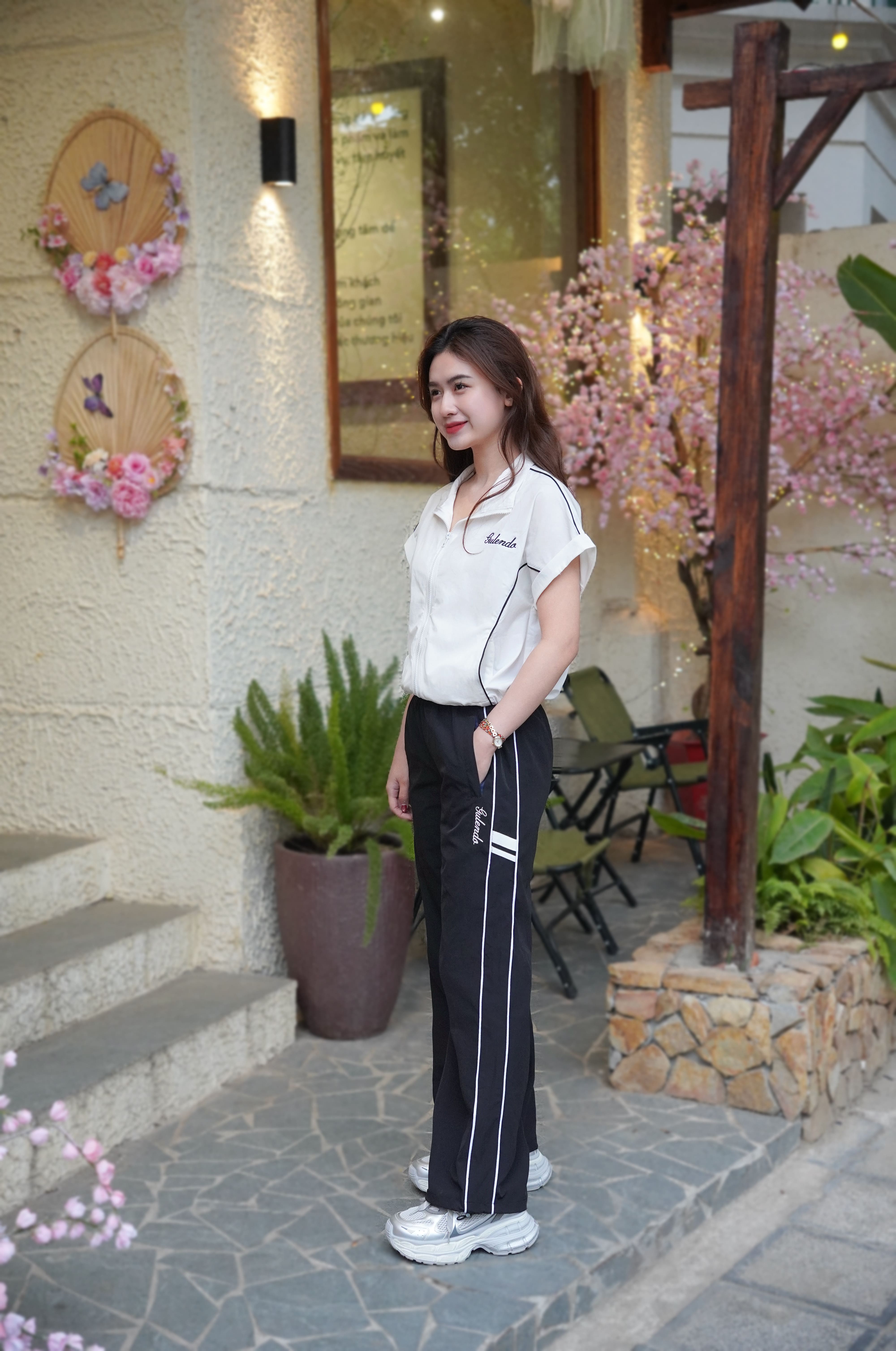Trắng - Đen
