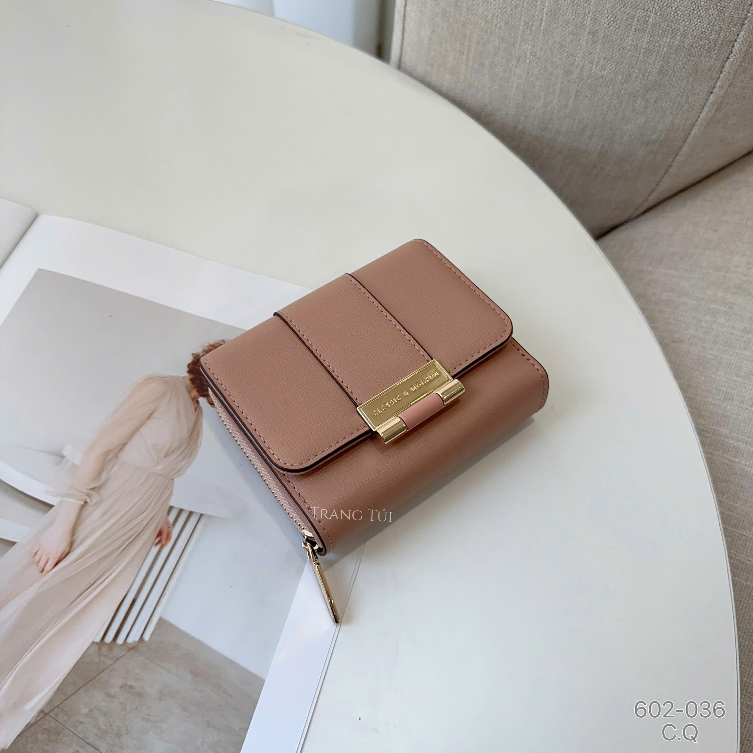 Ví ngắn khóa vàng T6102-036_thumbnail_2