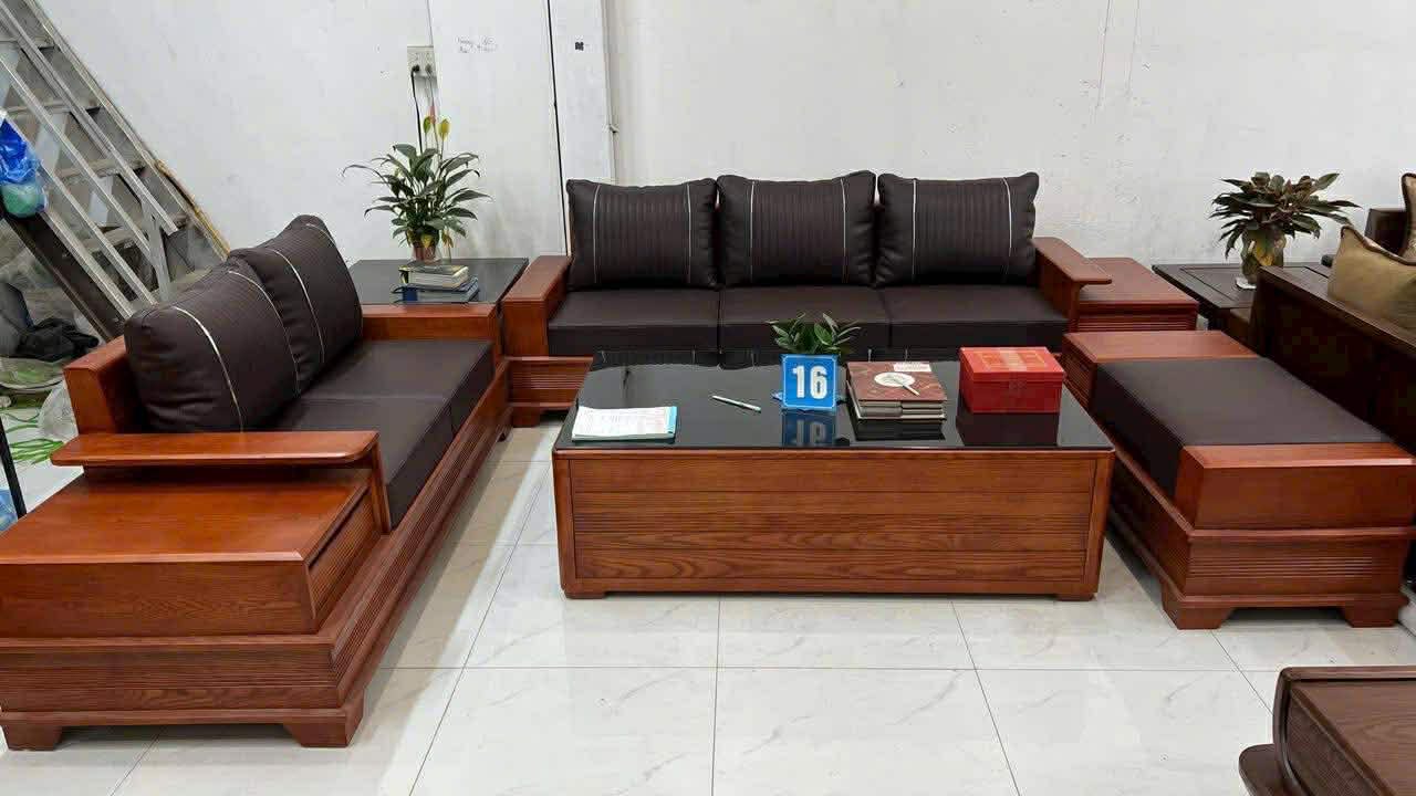 Sofa 2 văng chân pháo màu nâu đỏ, đệm màu nâu đậm