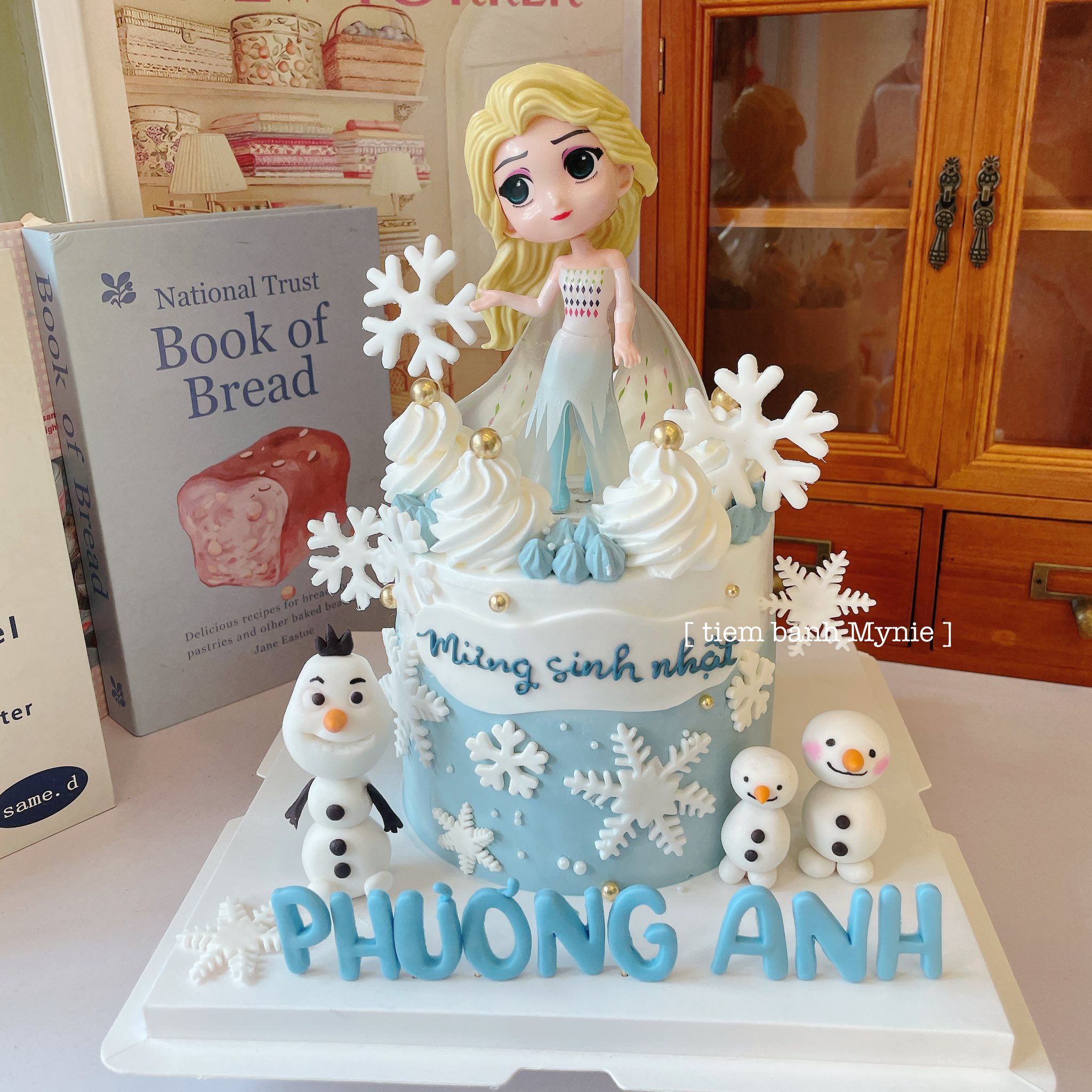 Bánh cho bé gái chủ đề Công chúa Elsa_thumbnail_1