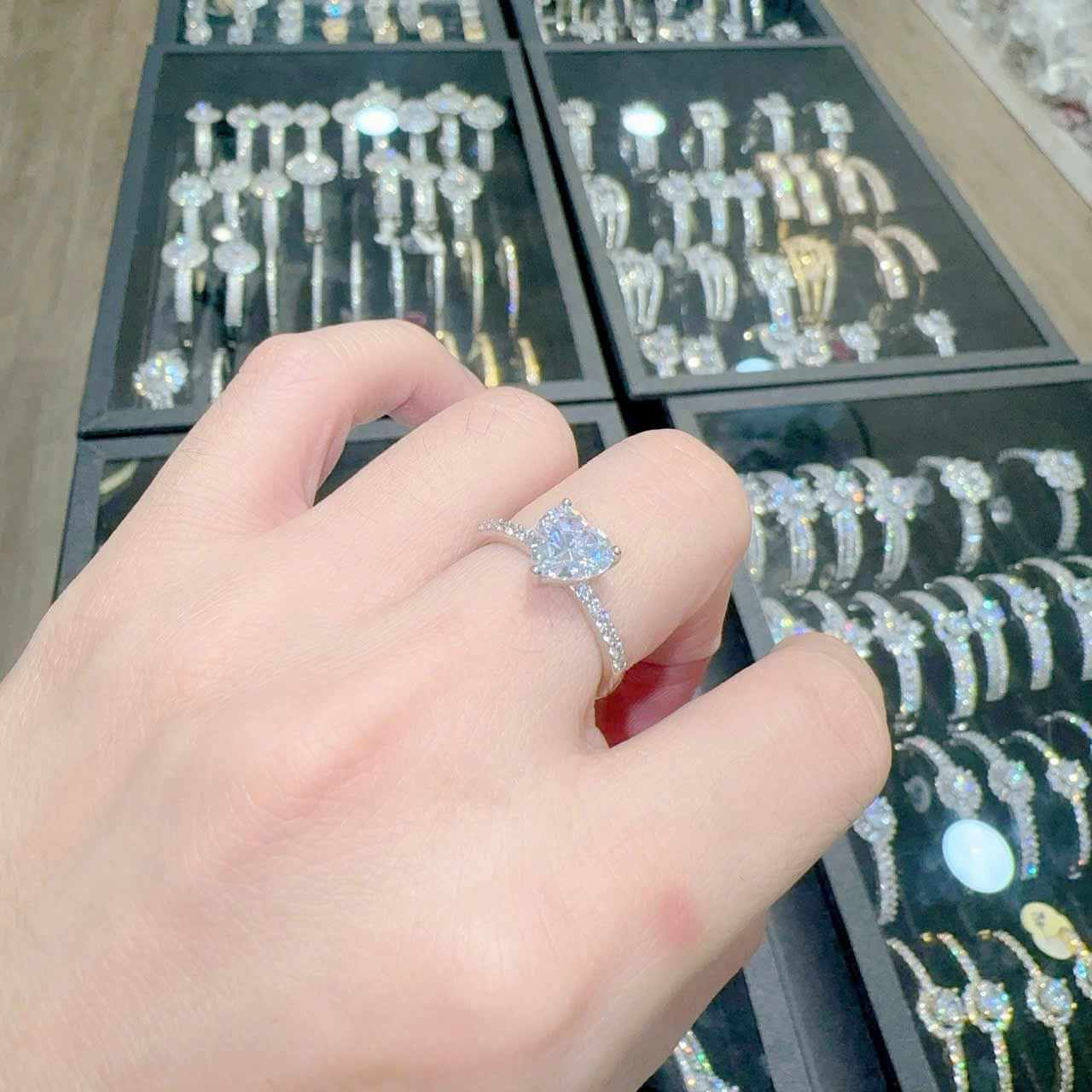 Nhẫn Đá Trái Tim Bạch Kim_thumbnail_0