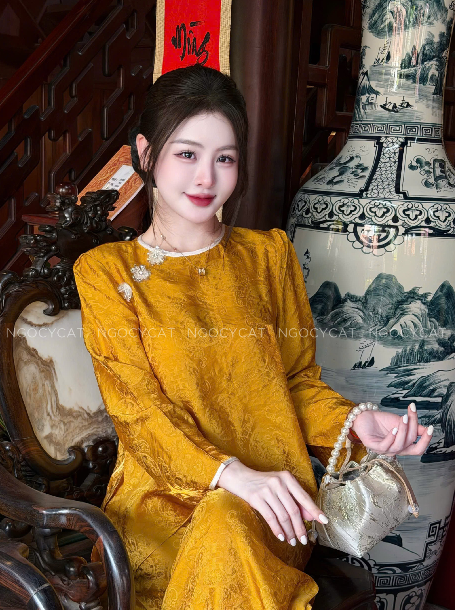 Áo Bà Ba Cam Đất Tơ Tằm Ánh Kim Charm Hoa_thumbnail_2