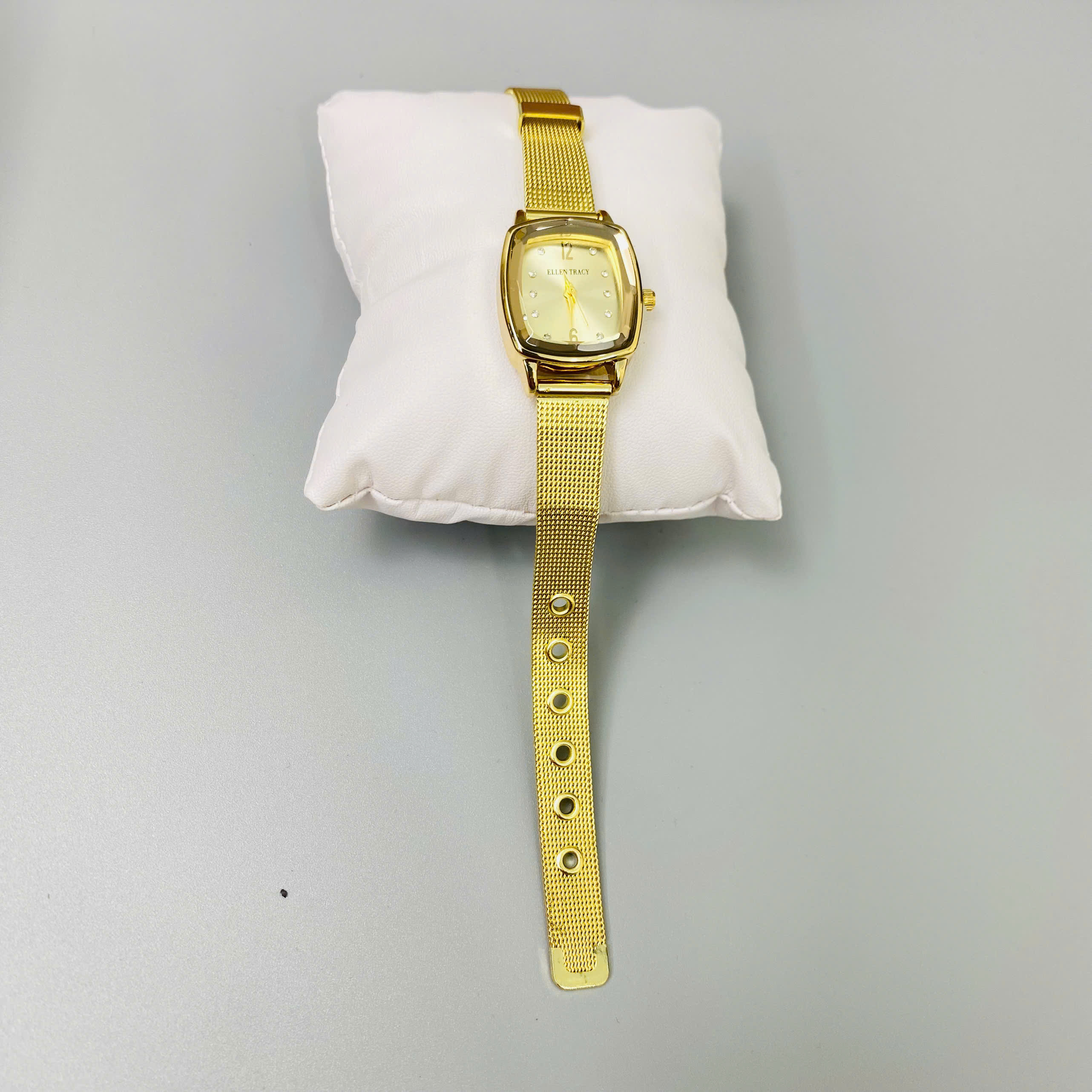Đồng Hồ Nữ Ellen Tracy Dáng Vuông Dây Lưới – Thiết Kế Thanh Lịch