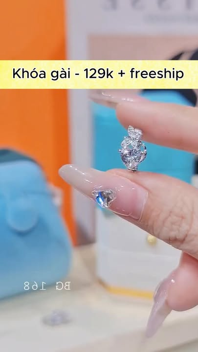 Bông Tai Bướm Trắng_thumbnail_0