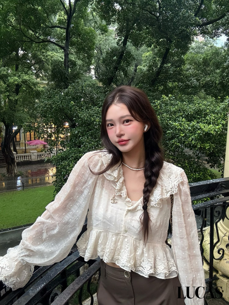 Áo sơ mi voan tơ thêu dáng crop nối gấu xòe chun cổ tay bèo cổ