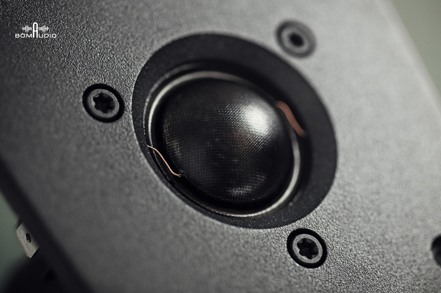 Loa Bookshelf DYNAUDIO CONFIDENCE 20